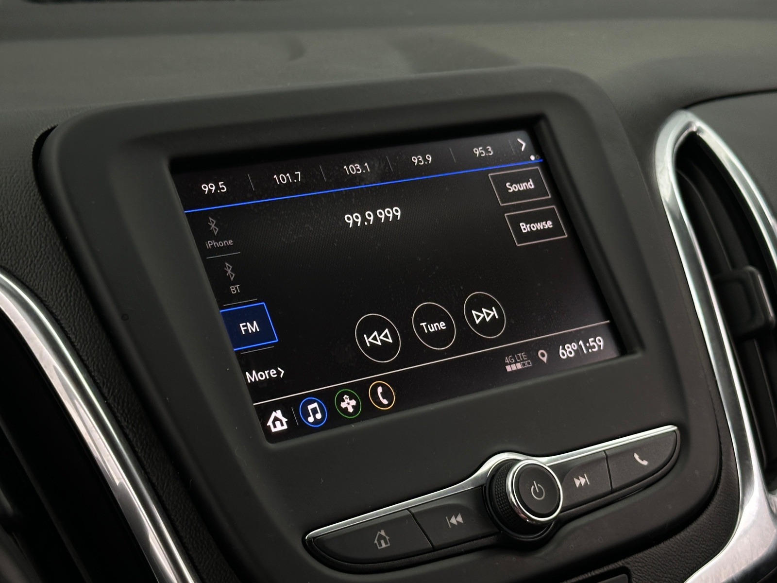 Thumbnail: 2020 Chevrolet Equinox - 4