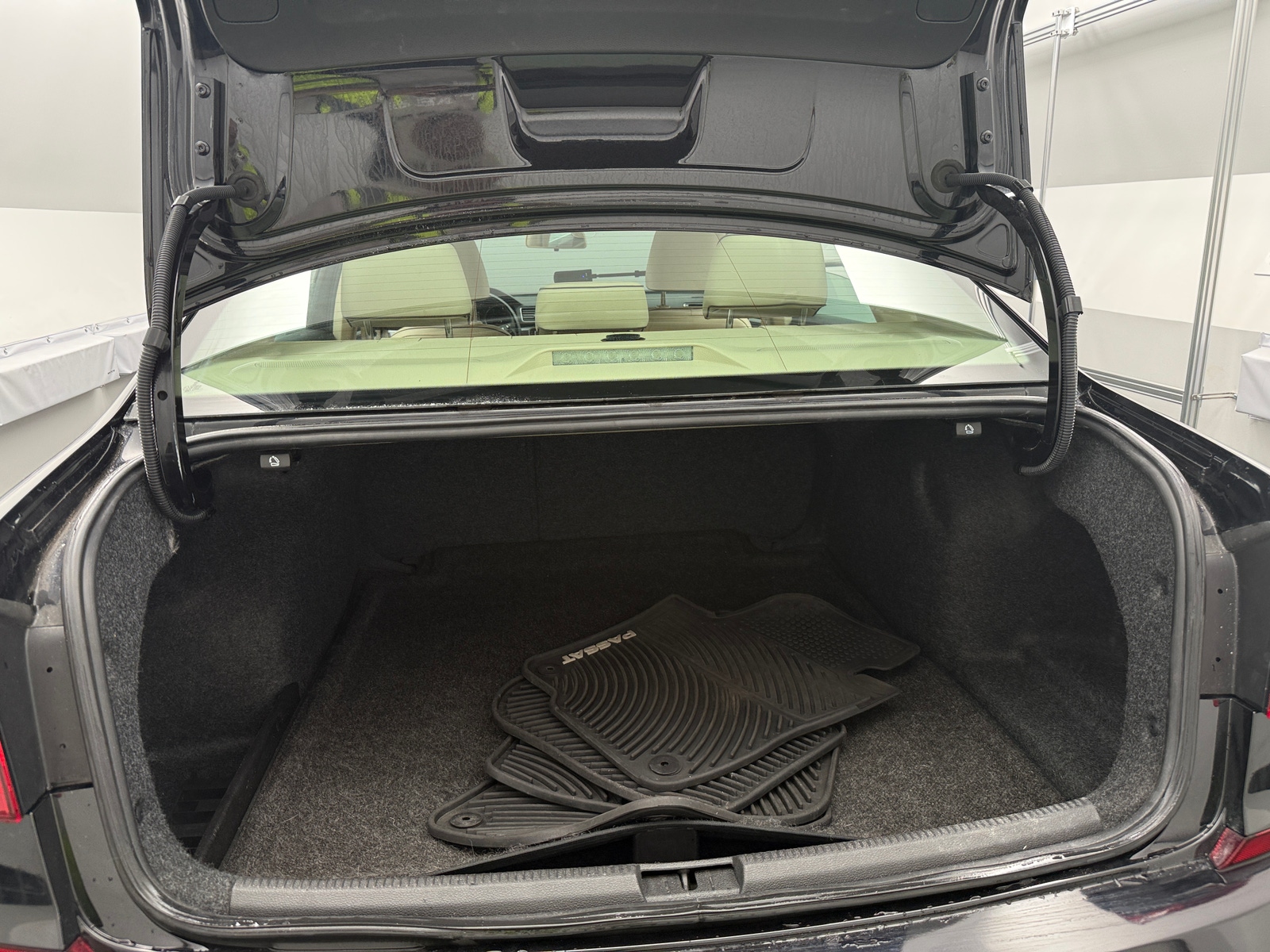 Thumbnail: 2017 Volkswagen Passat - 6