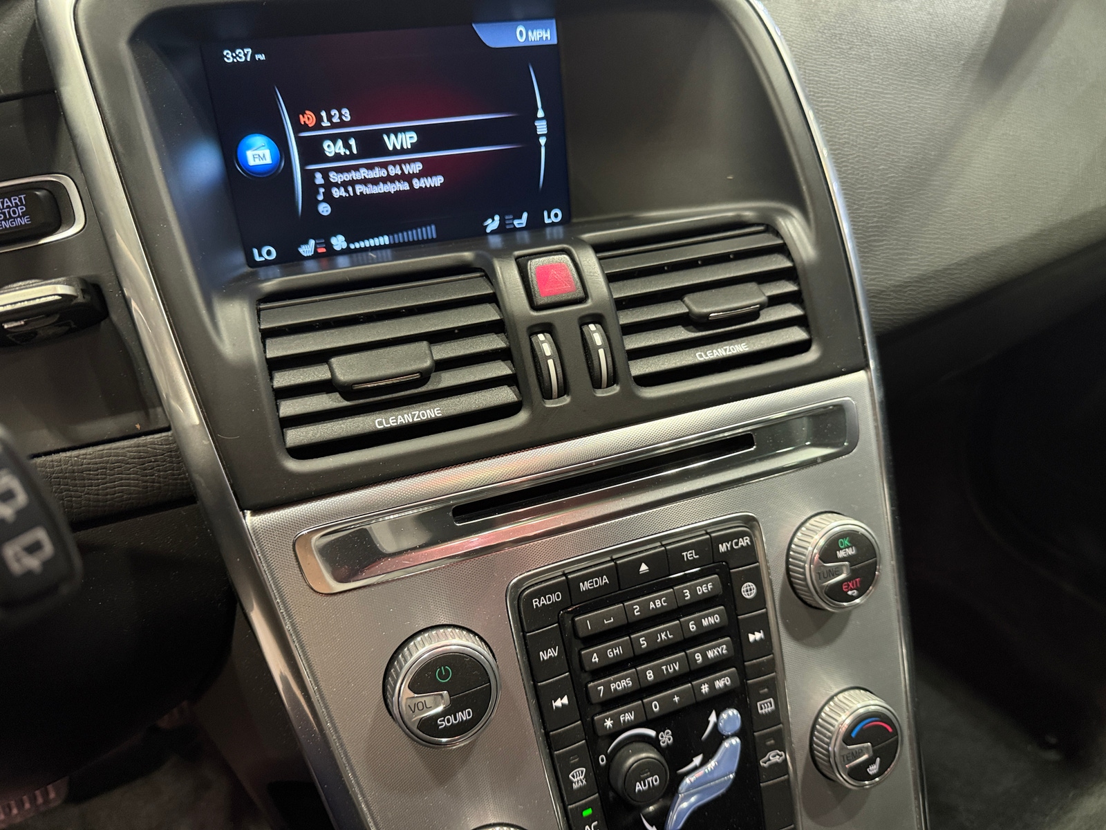 Thumbnail: 2017 Volvo XC60 - 3