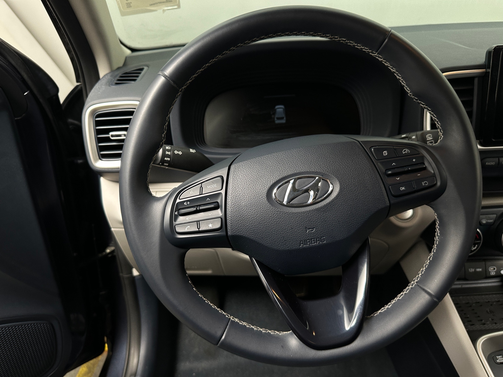 Thumbnail: 2023 Hyundai Venue - 5