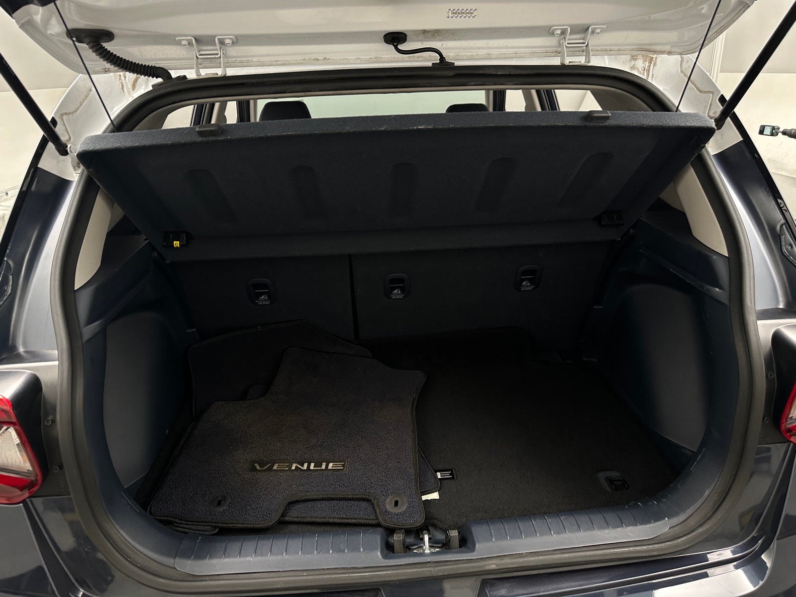 Thumbnail: 2023 Hyundai Venue - 7