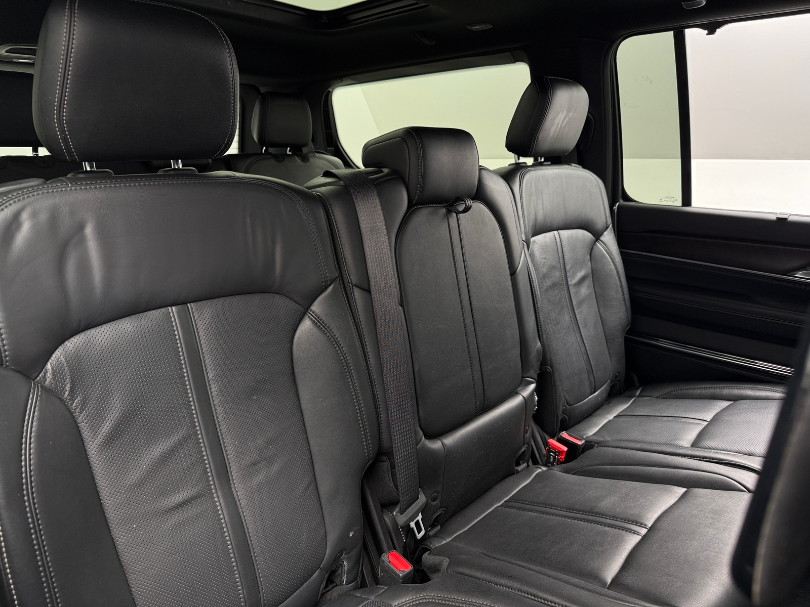 Thumbnail: 2022 Jeep Grand Wagoneer - 5