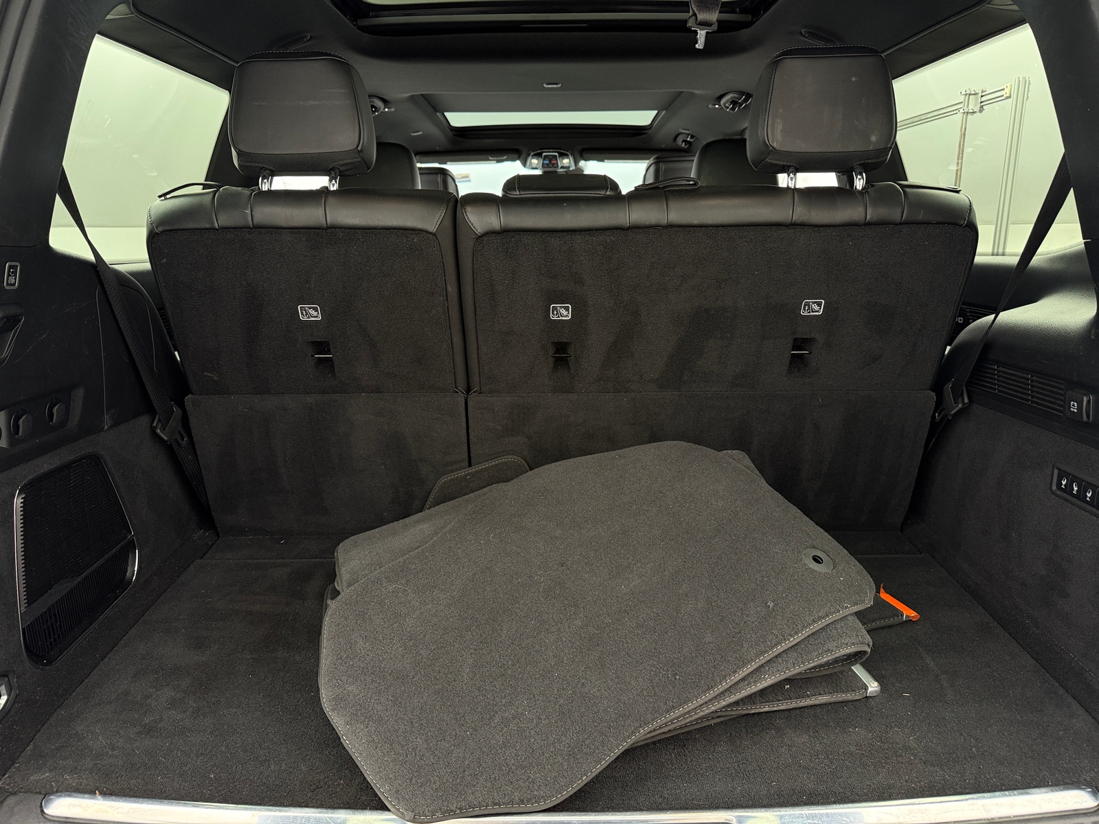 Thumbnail: 2022 Jeep Grand Wagoneer - 6