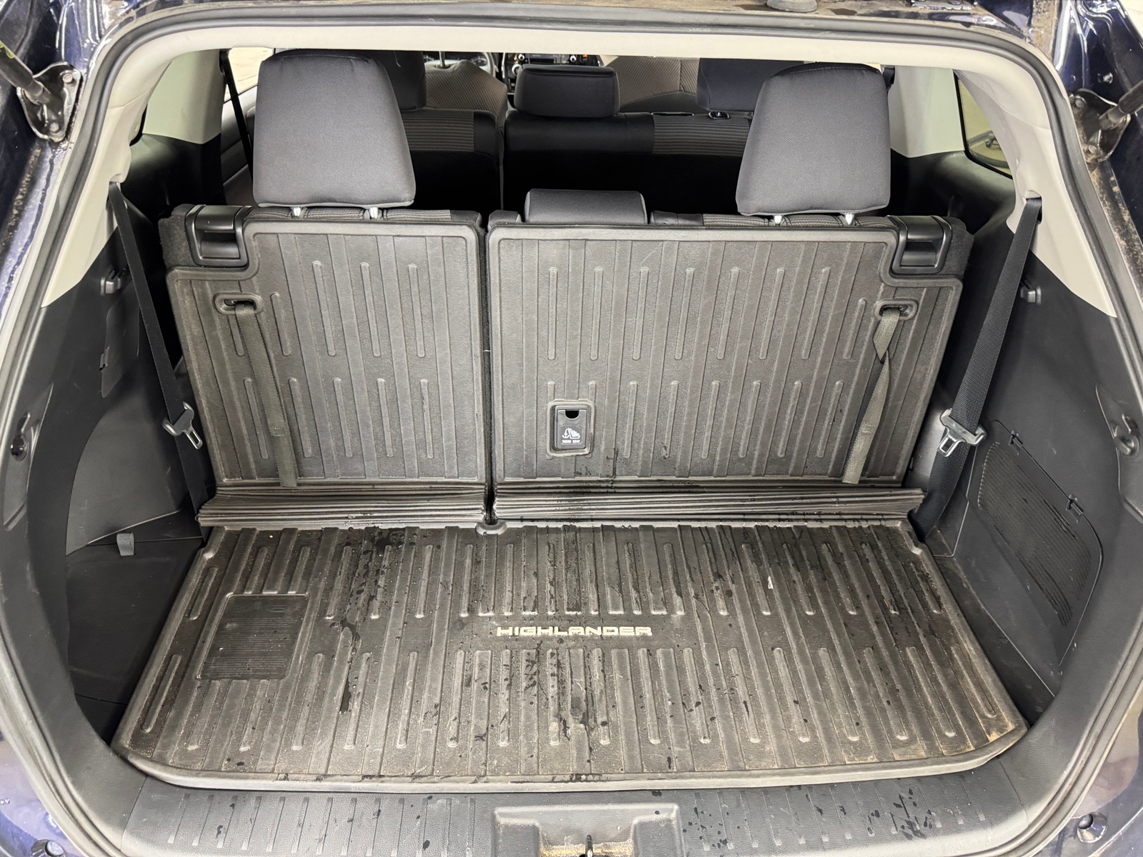 Thumbnail: 2022 Toyota Highlander - 7