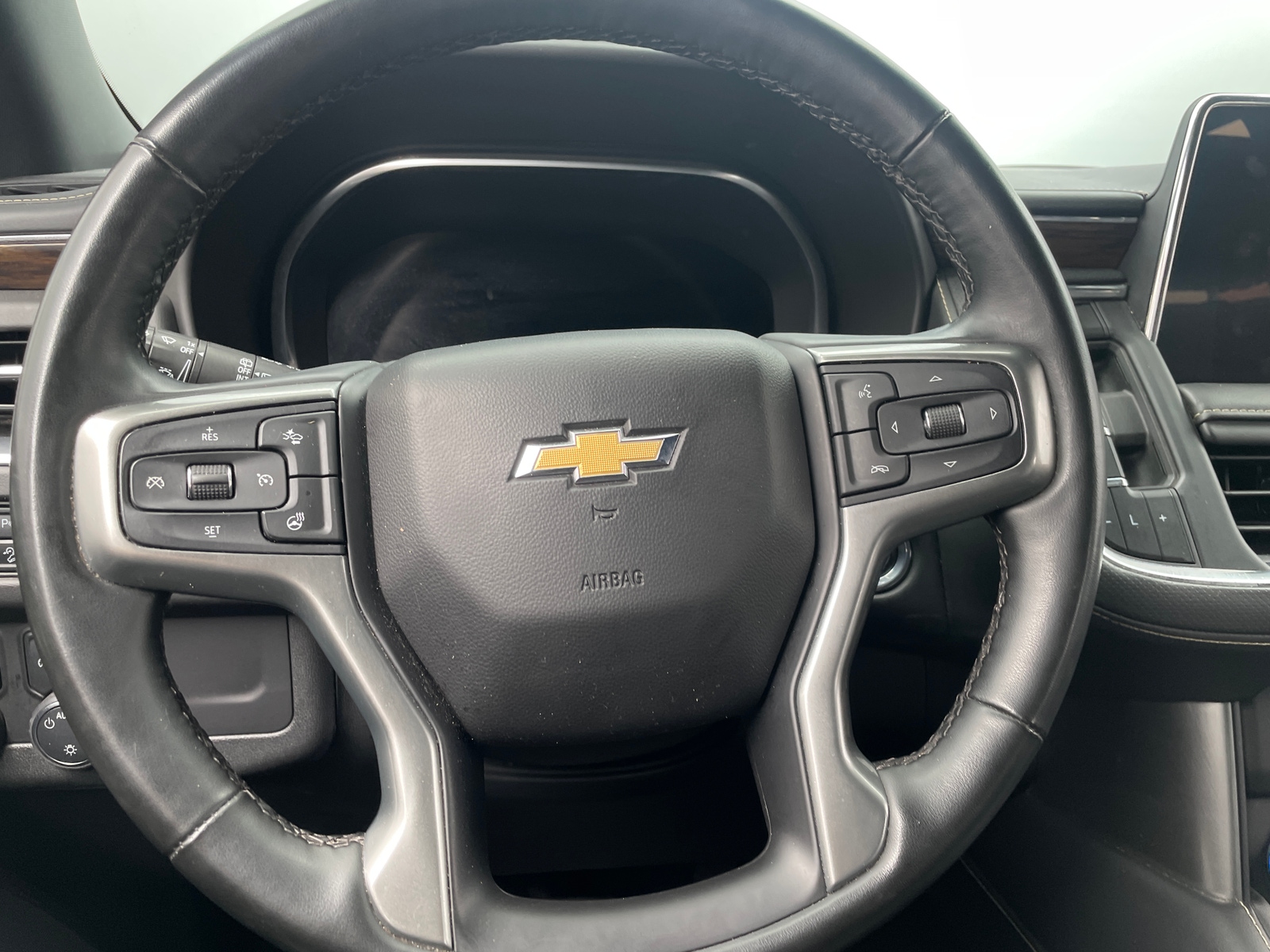 Thumbnail: 2023 Chevrolet Suburban - 4