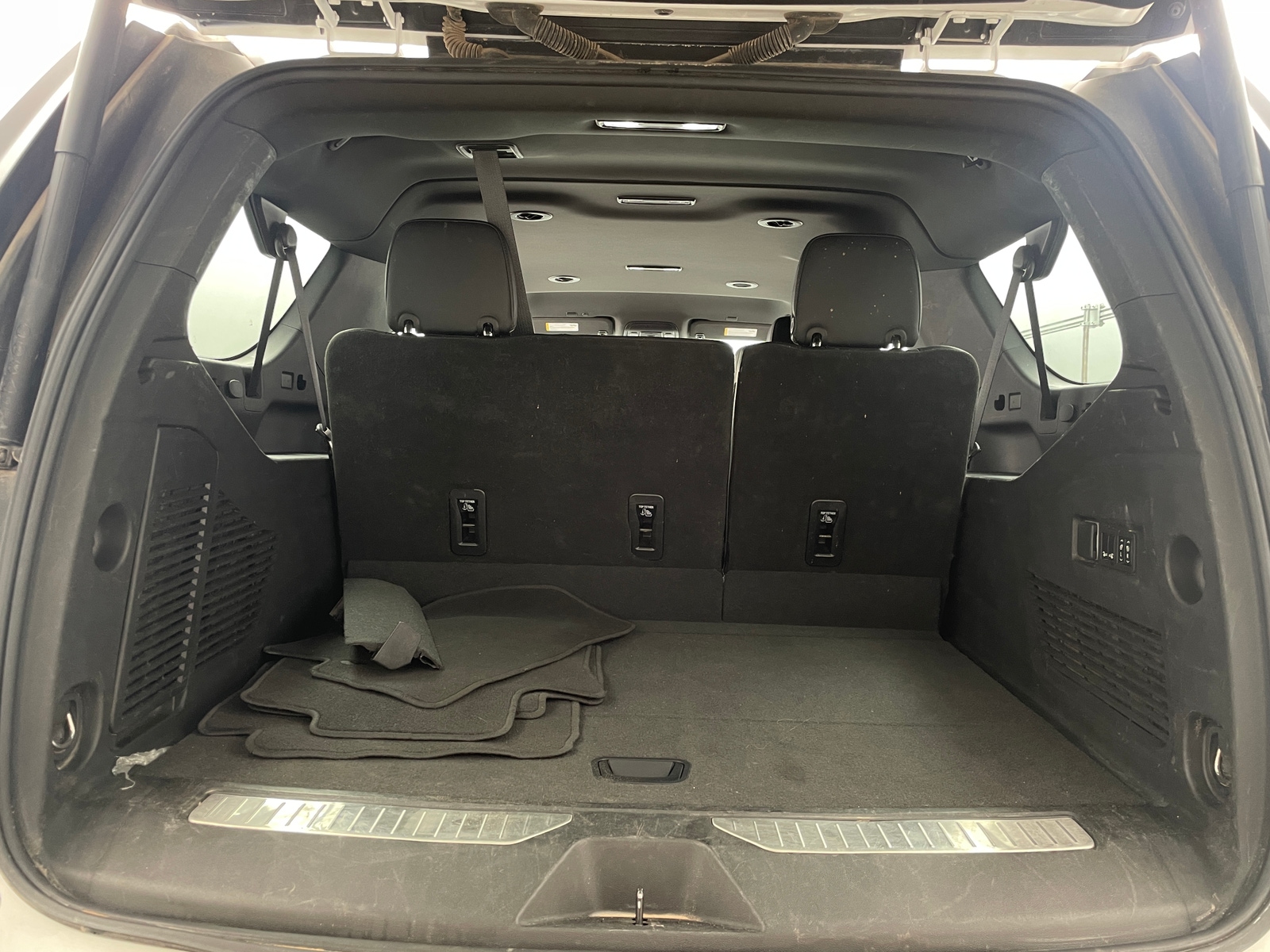 Thumbnail: 2023 Chevrolet Suburban - 6