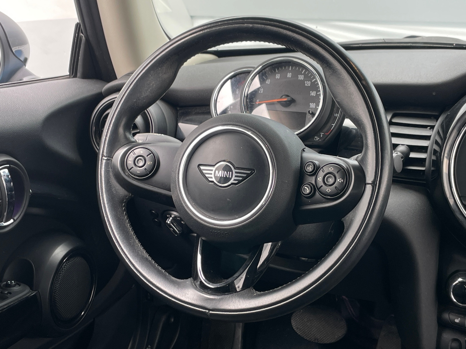 Thumbnail: 2019 MINI Cooper Hardtop - 4