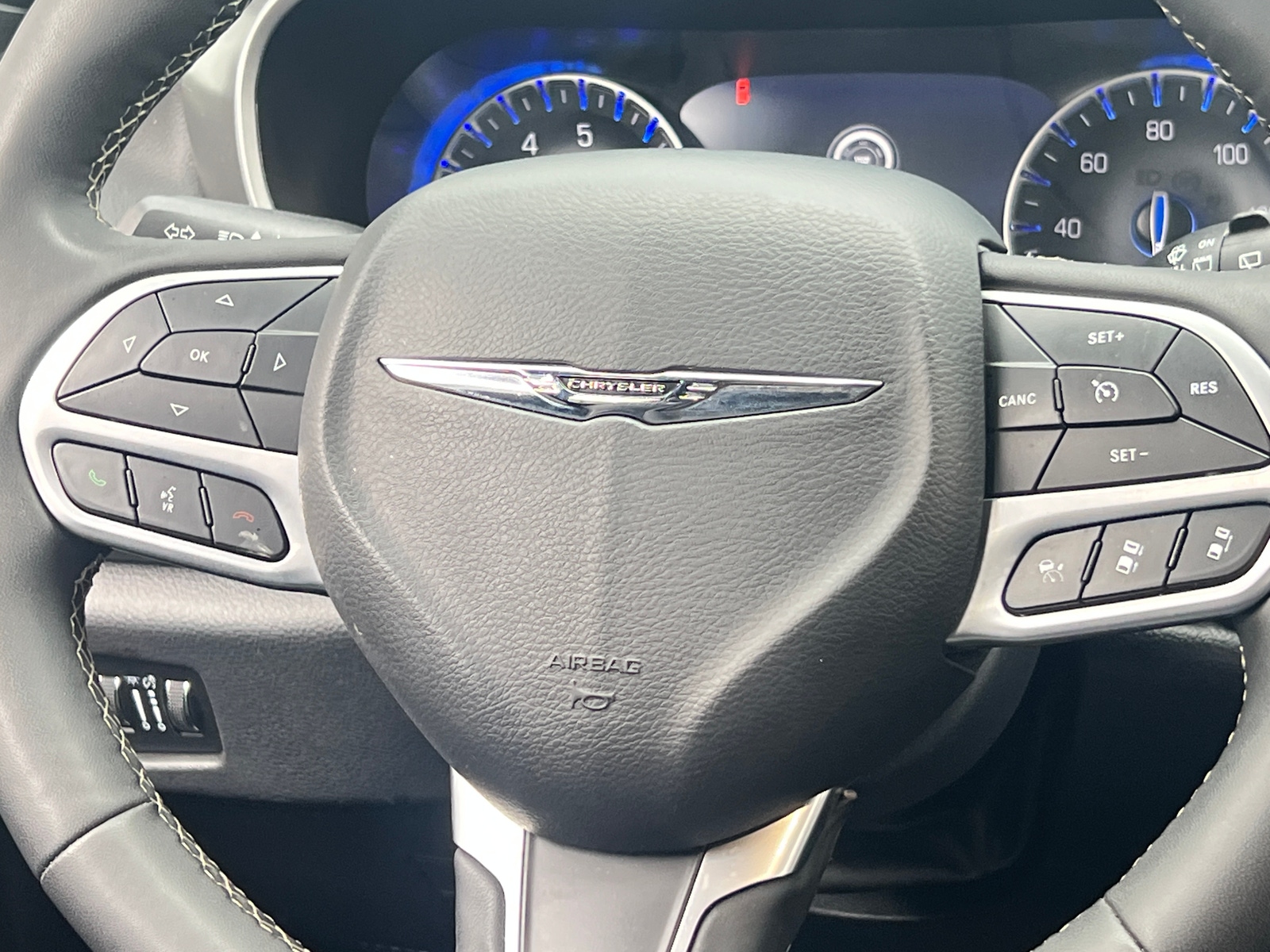 Thumbnail: 2025 Chrysler Pacifica - 4