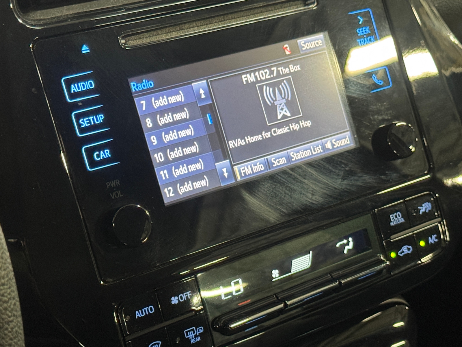 Thumbnail: 2016 Toyota Prius - 4