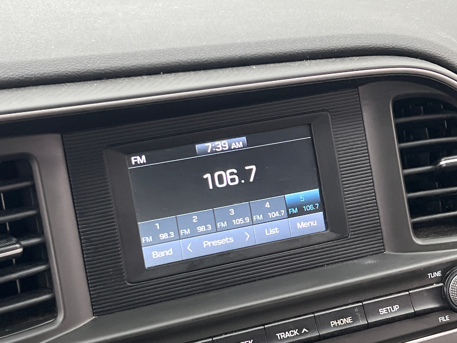 Thumbnail: 2019 Hyundai Elantra - 4