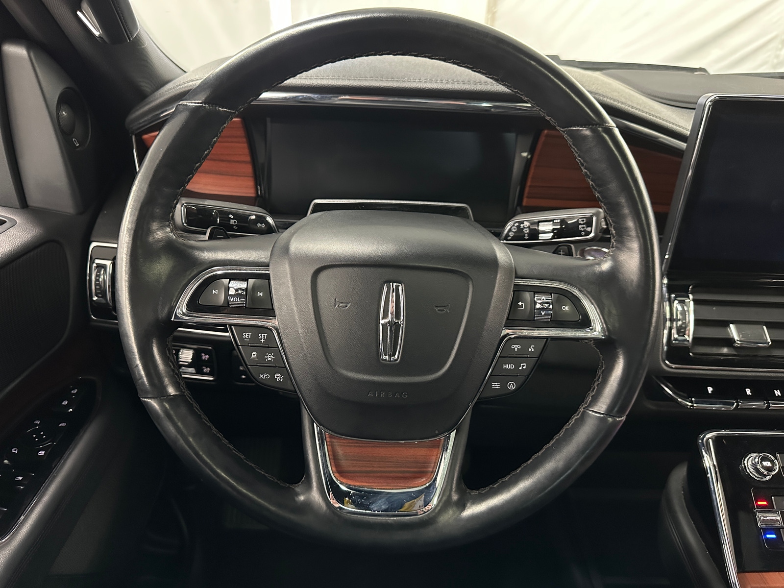 Thumbnail: 2024 Lincoln Navigator - 4