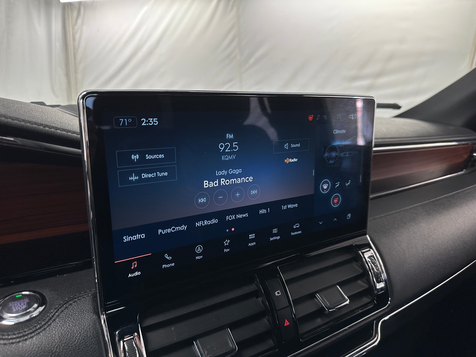 Thumbnail: 2024 Lincoln Navigator - 3