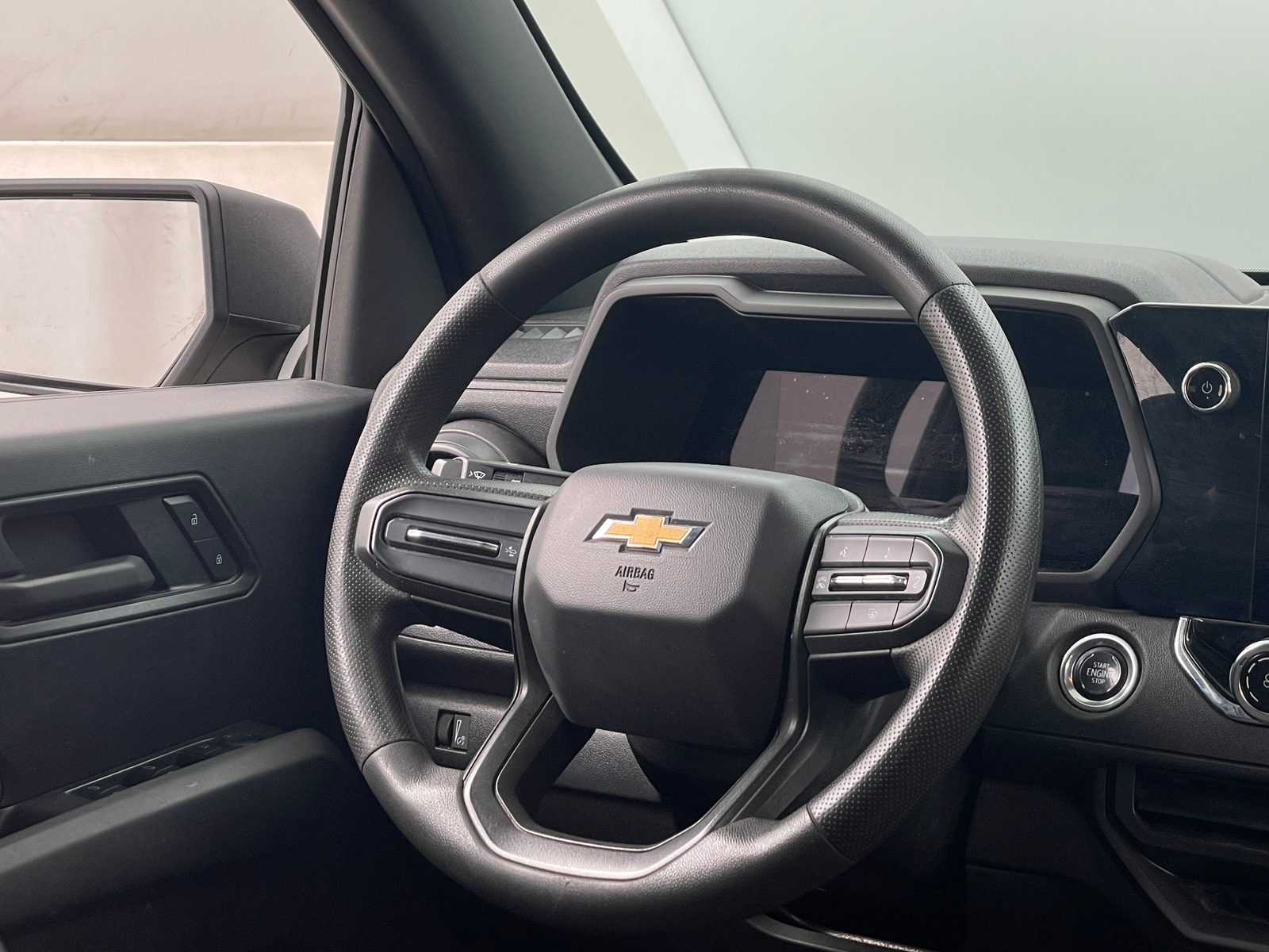 Thumbnail: 2023 Chevrolet Colorado - 5