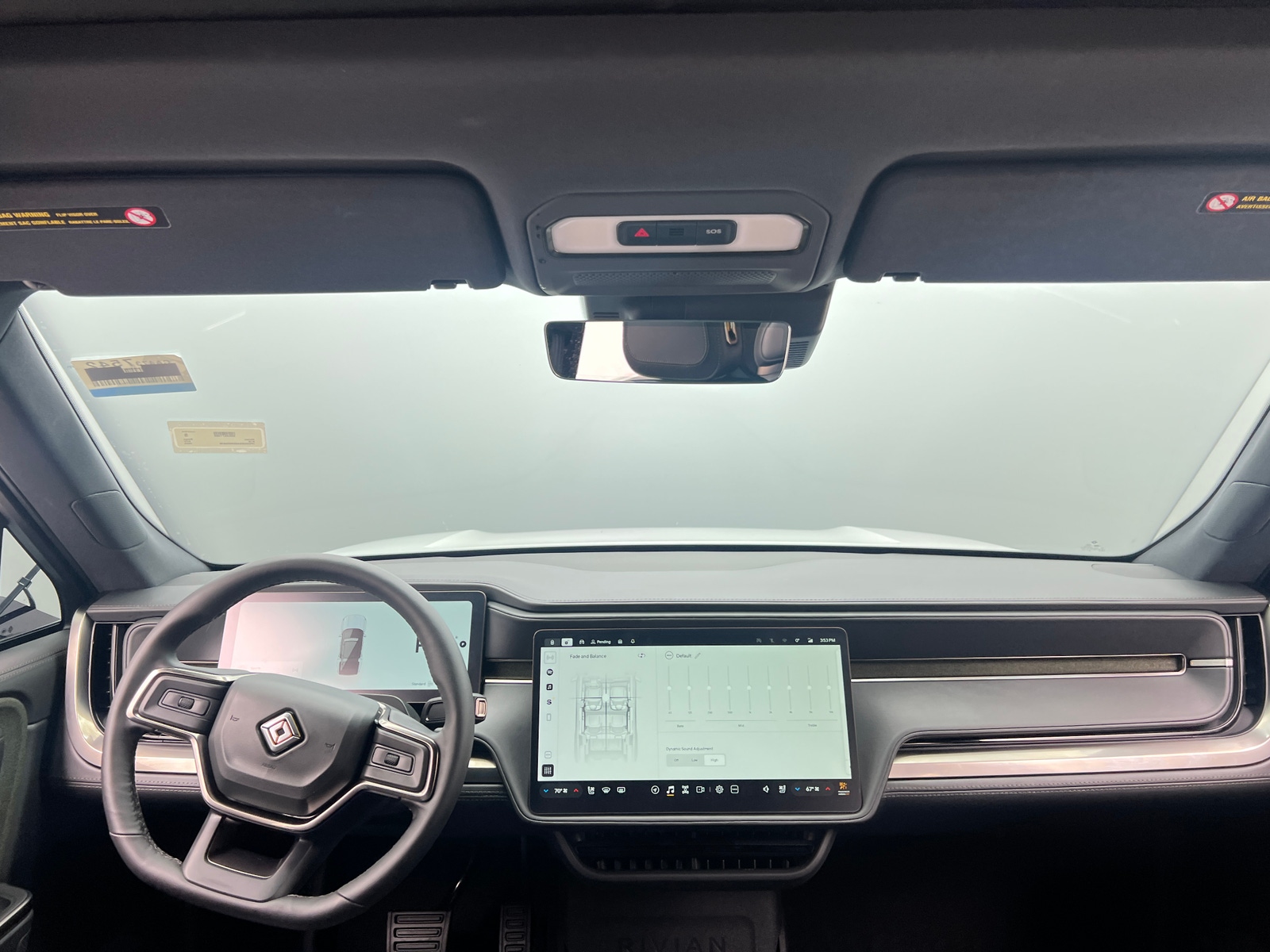 Thumbnail: 2025 Rivian R1S - 2