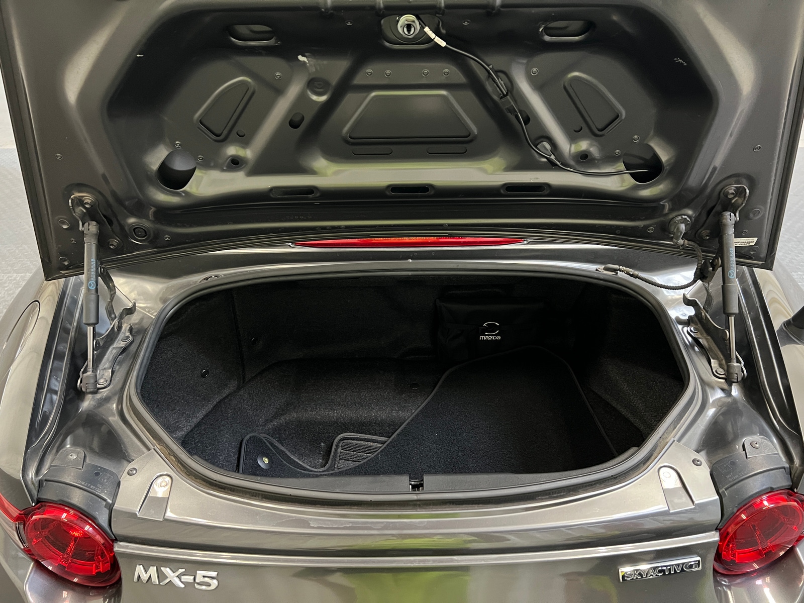 Thumbnail: 2021 Mazda MX-5 Miata - 5