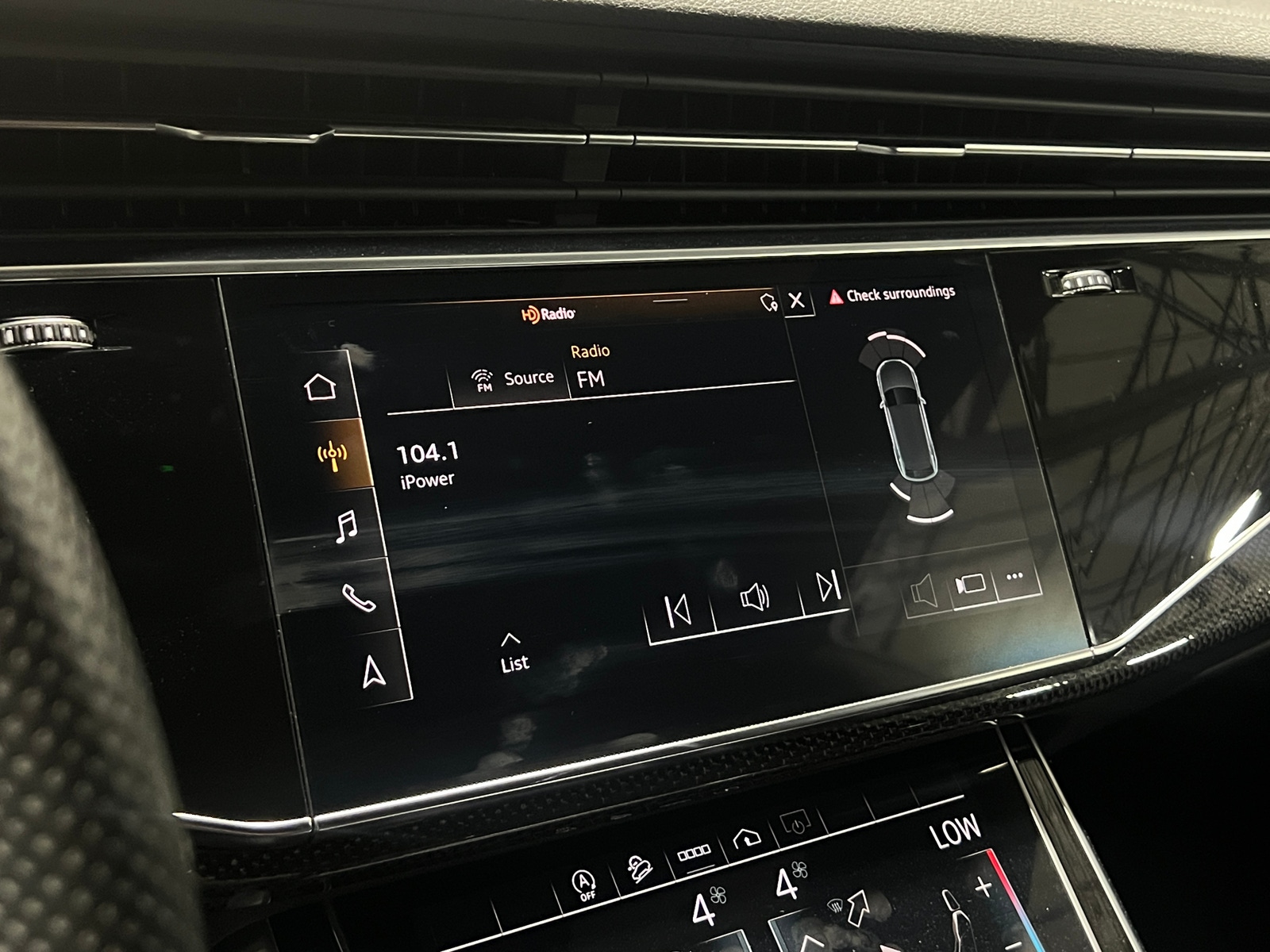 Thumbnail: 2023 Audi SQ8 - 3