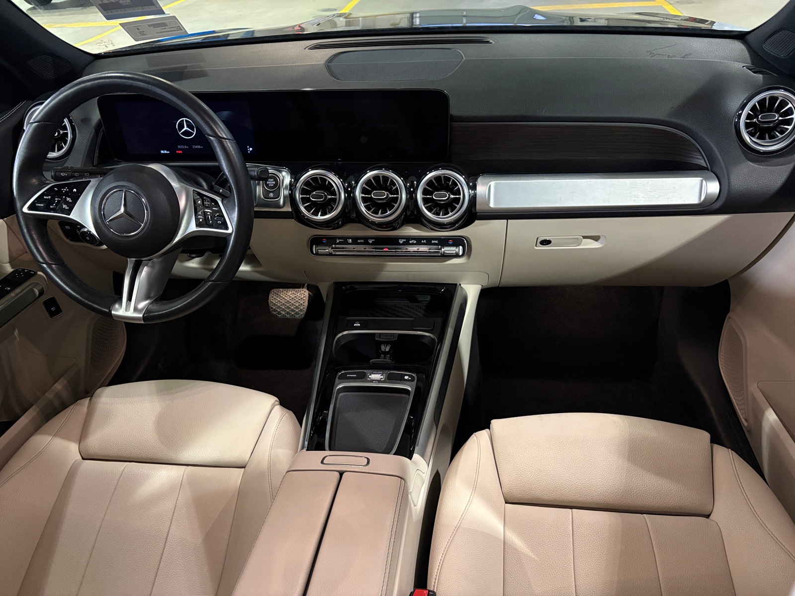 Thumbnail: 2025 Mercedes-Benz GLB - 2