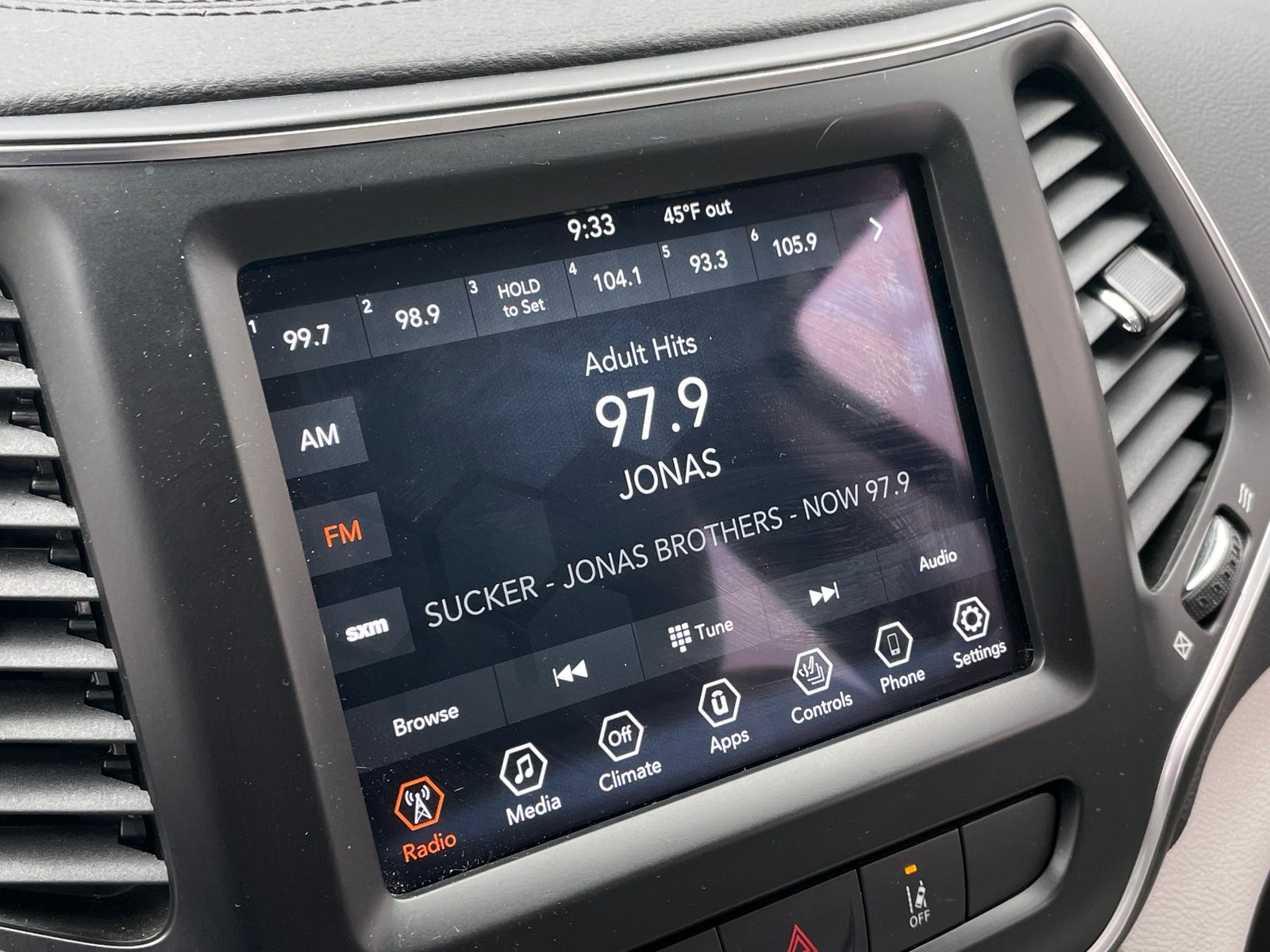 Thumbnail: 2021 Jeep Cherokee - 3