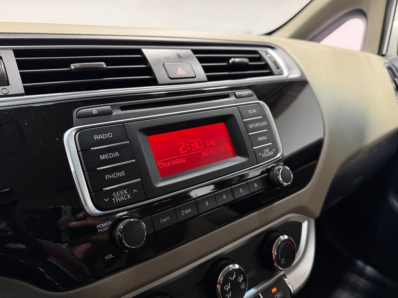 Thumbnail: 2016 Kia Rio - 4