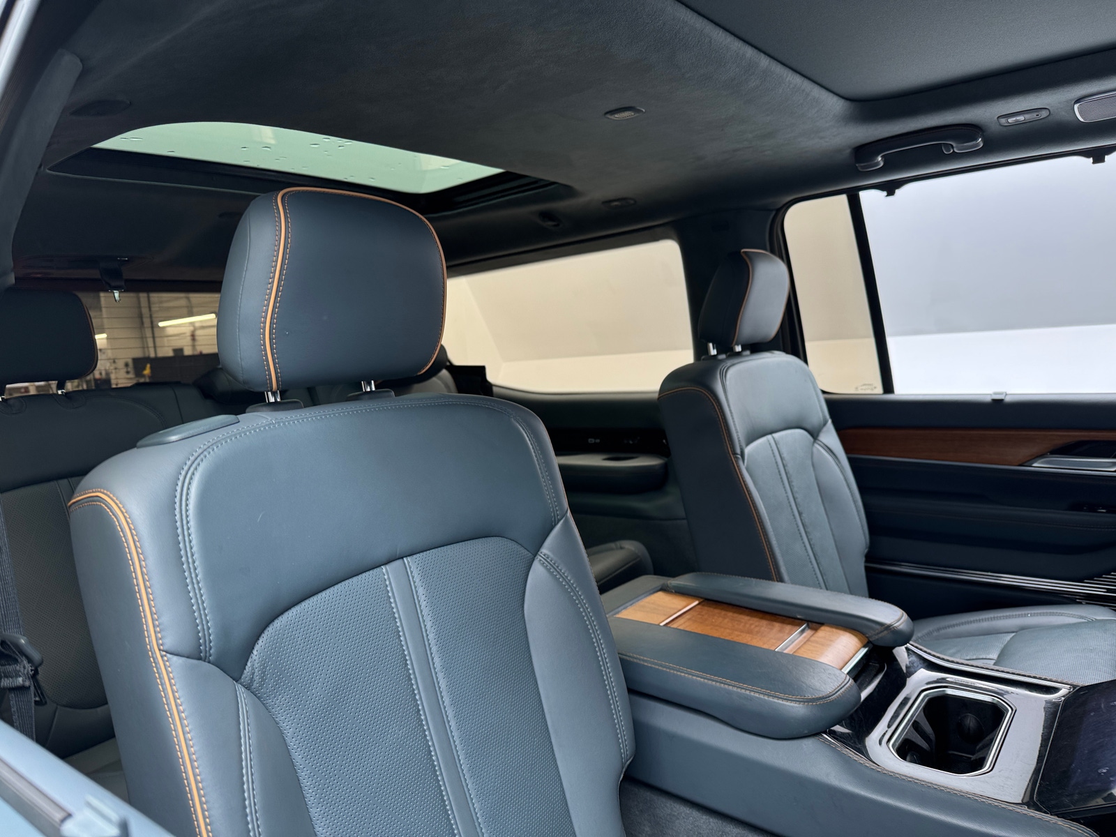 Thumbnail: 2022 Jeep Grand Wagoneer - 5