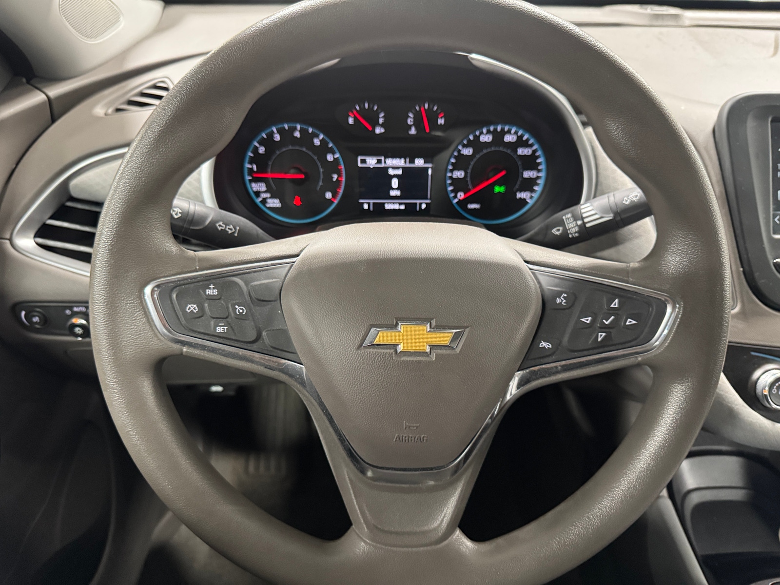 Thumbnail: 2017 Chevrolet Malibu - 5