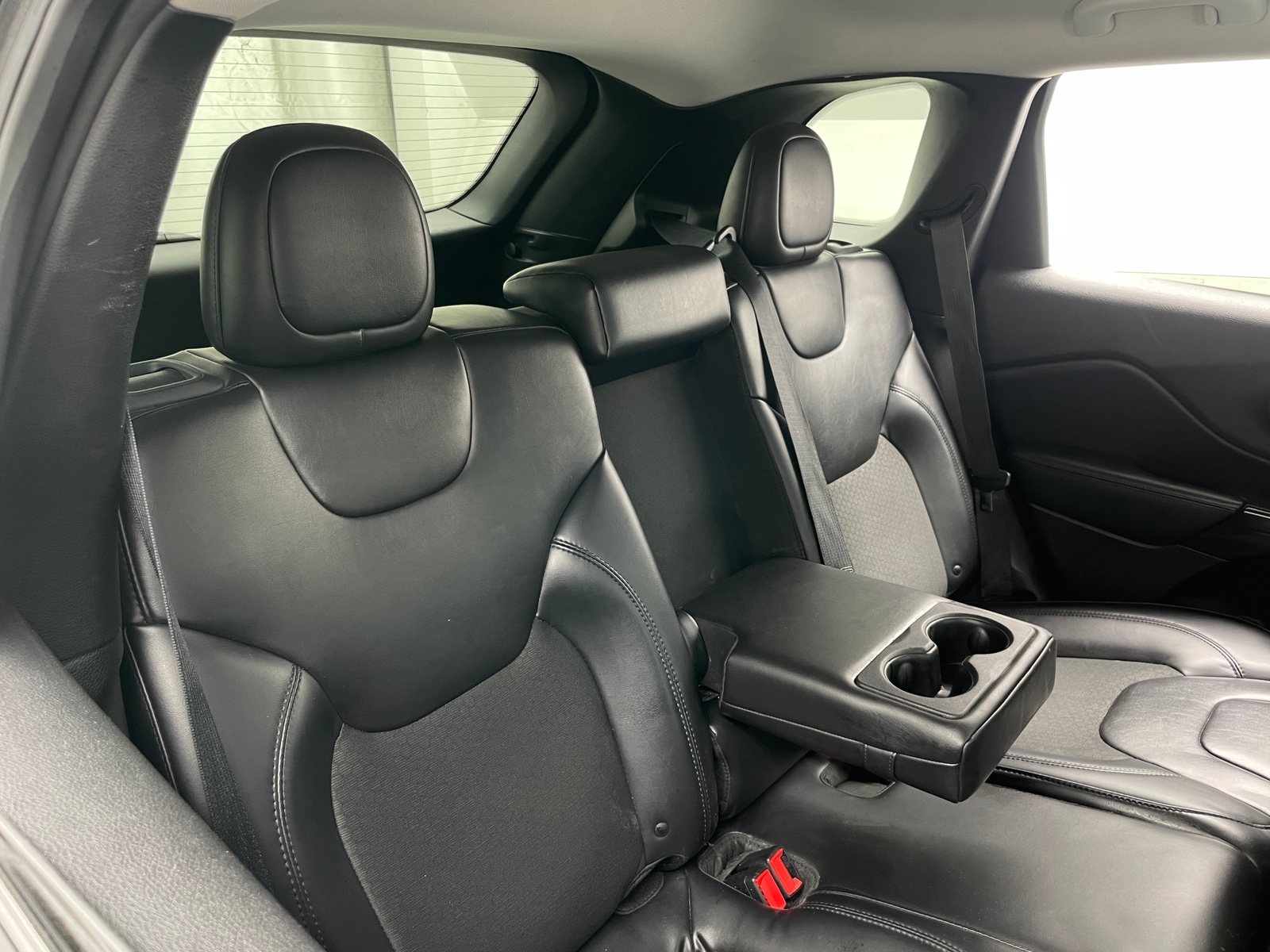 Thumbnail: 2019 Jeep Cherokee - 6