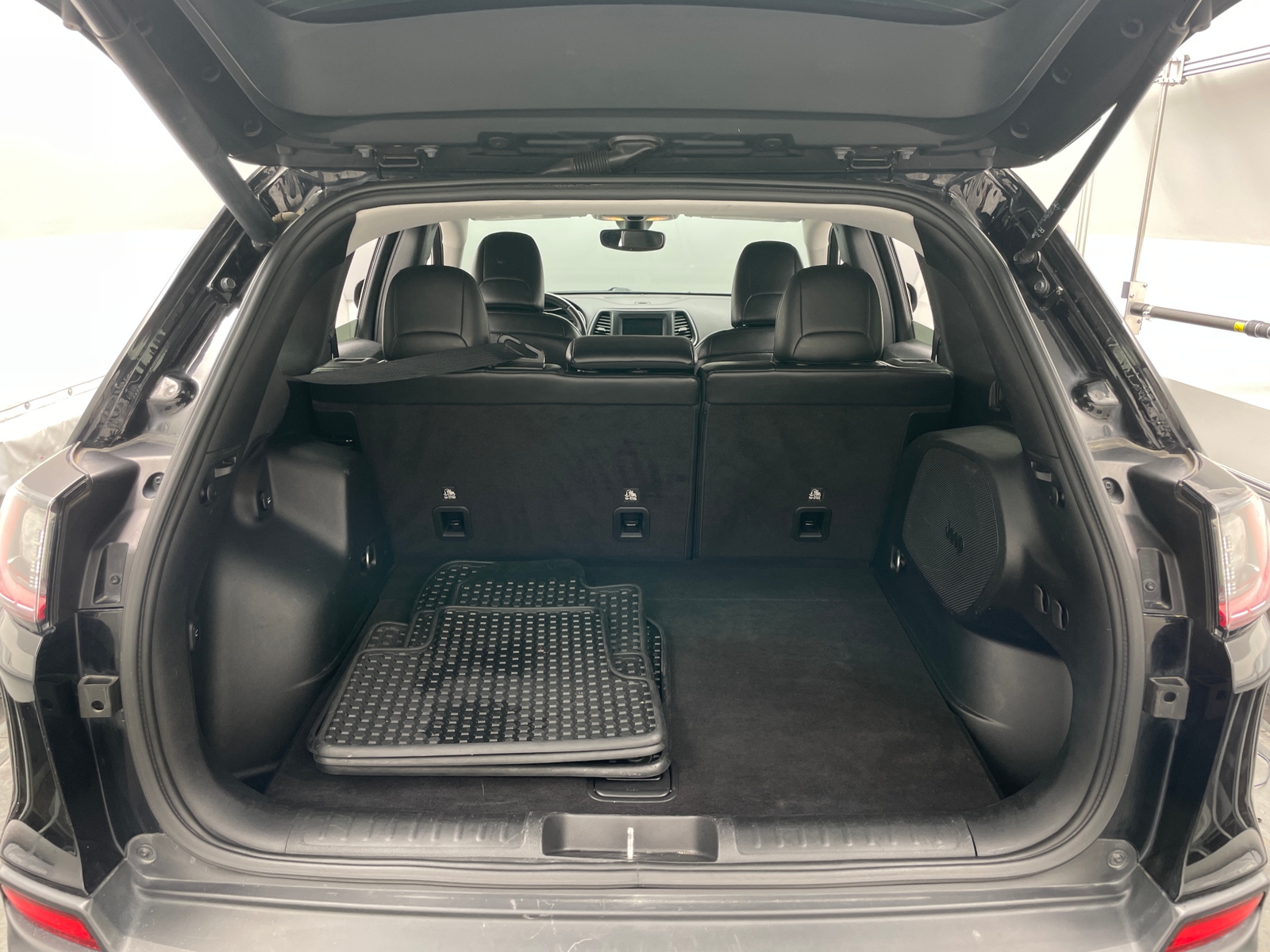 Thumbnail: 2019 Jeep Cherokee - 7