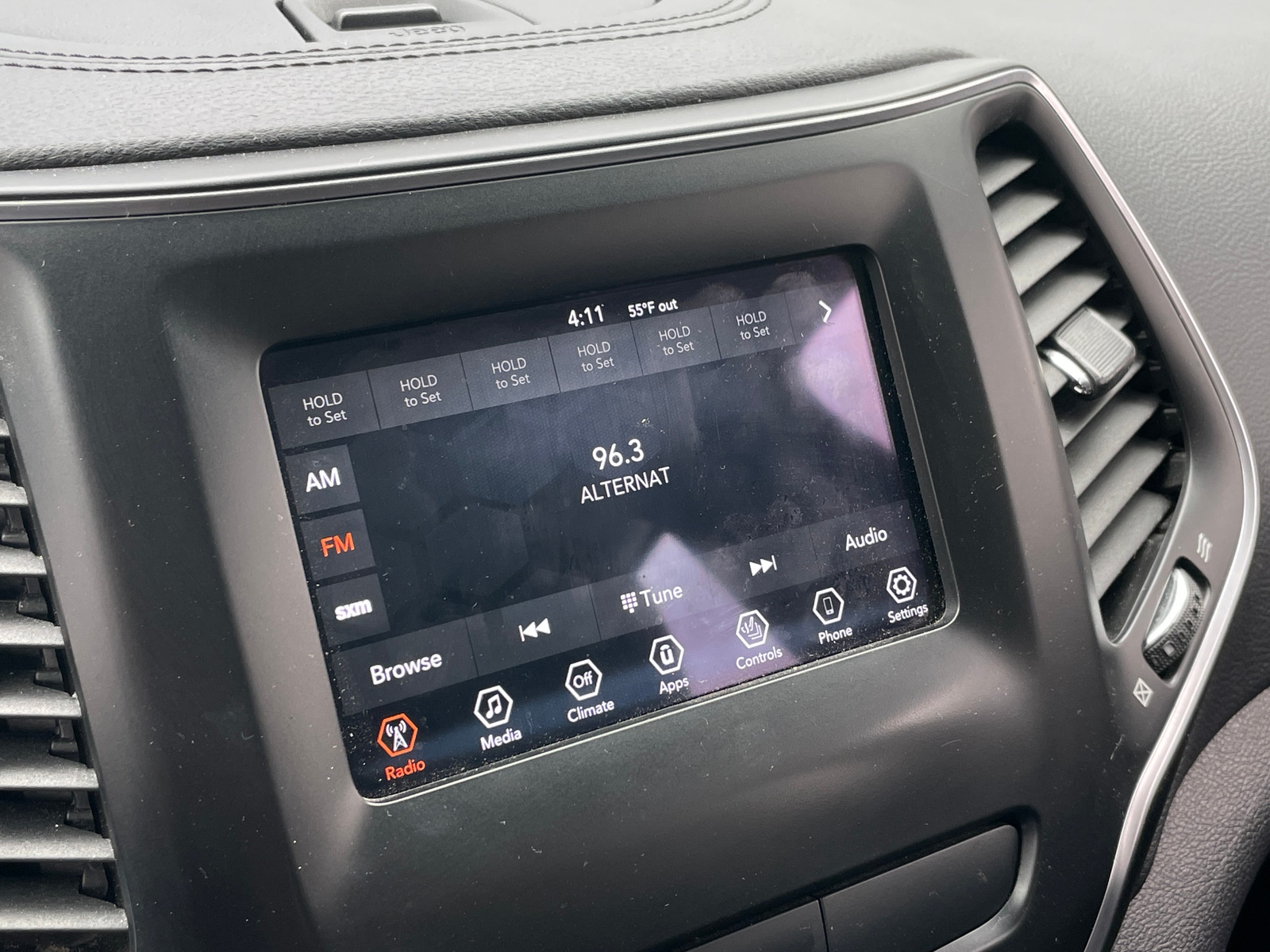 Thumbnail: 2019 Jeep Cherokee - 4