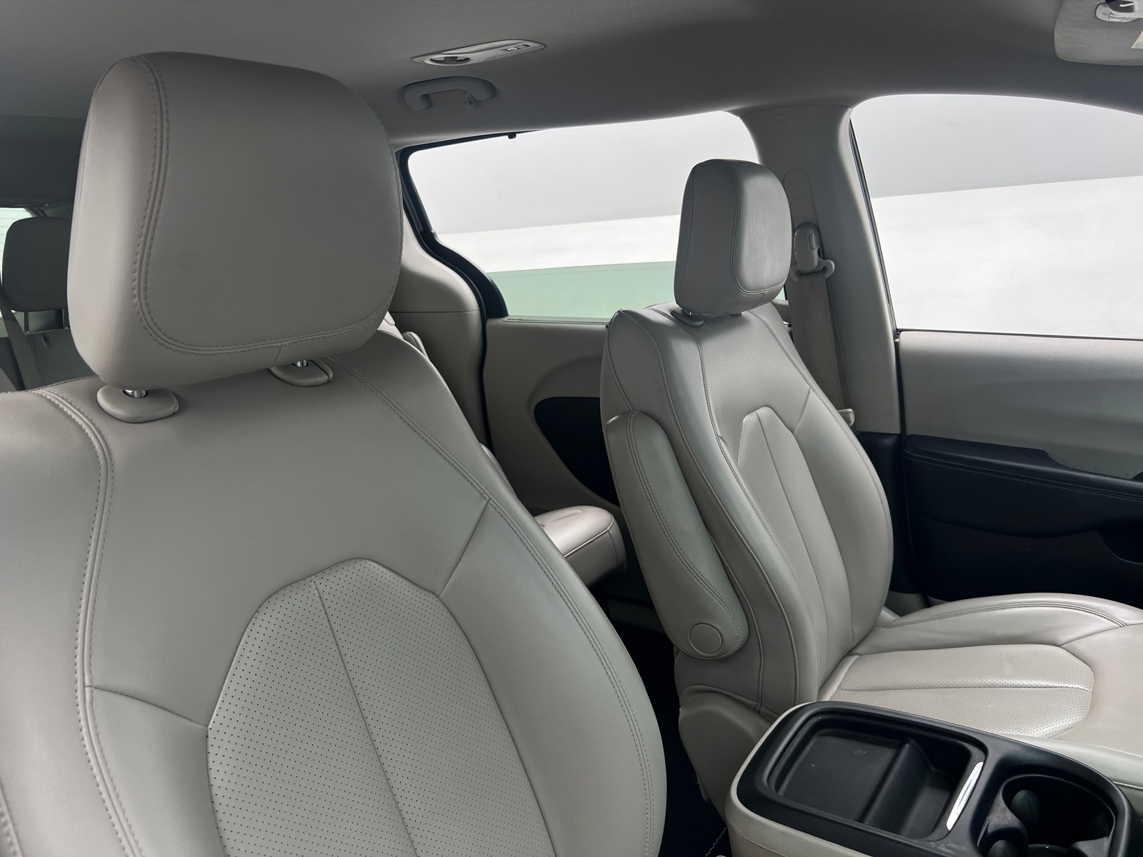 Thumbnail: 2021 Chrysler Voyager - 2