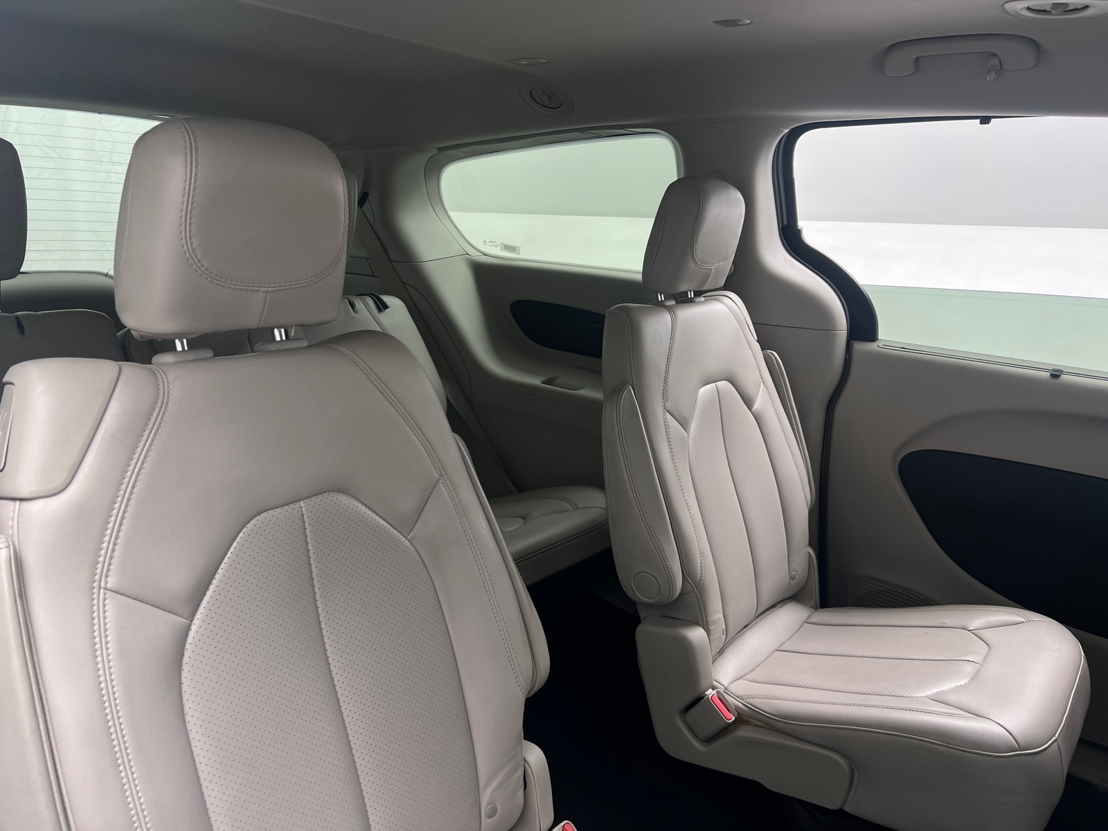 Thumbnail: 2021 Chrysler Voyager - 6