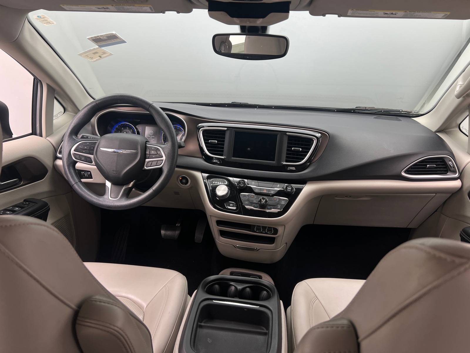 Thumbnail: 2021 Chrysler Voyager - 3