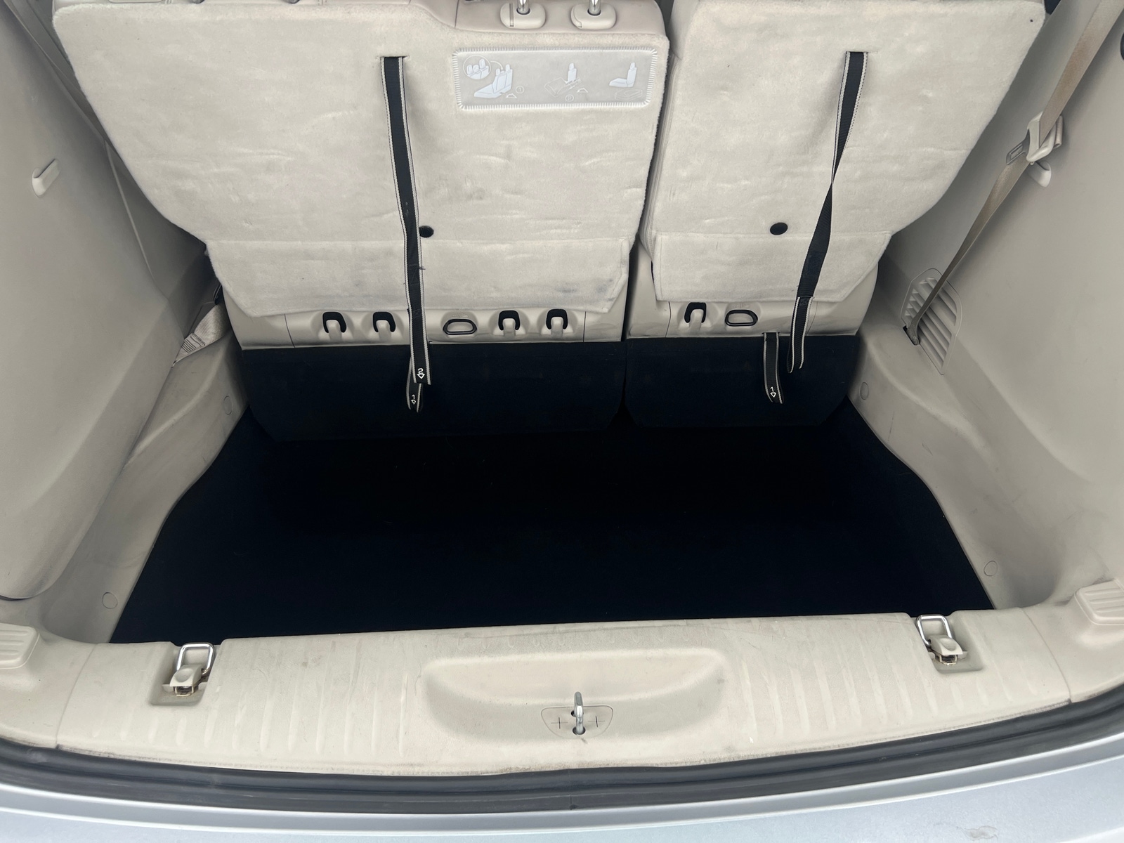 Thumbnail: 2021 Chrysler Voyager - 7