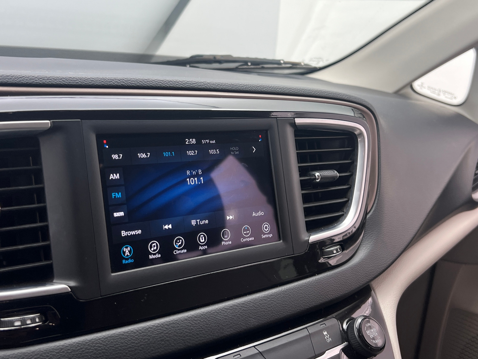 Thumbnail: 2021 Chrysler Voyager - 4