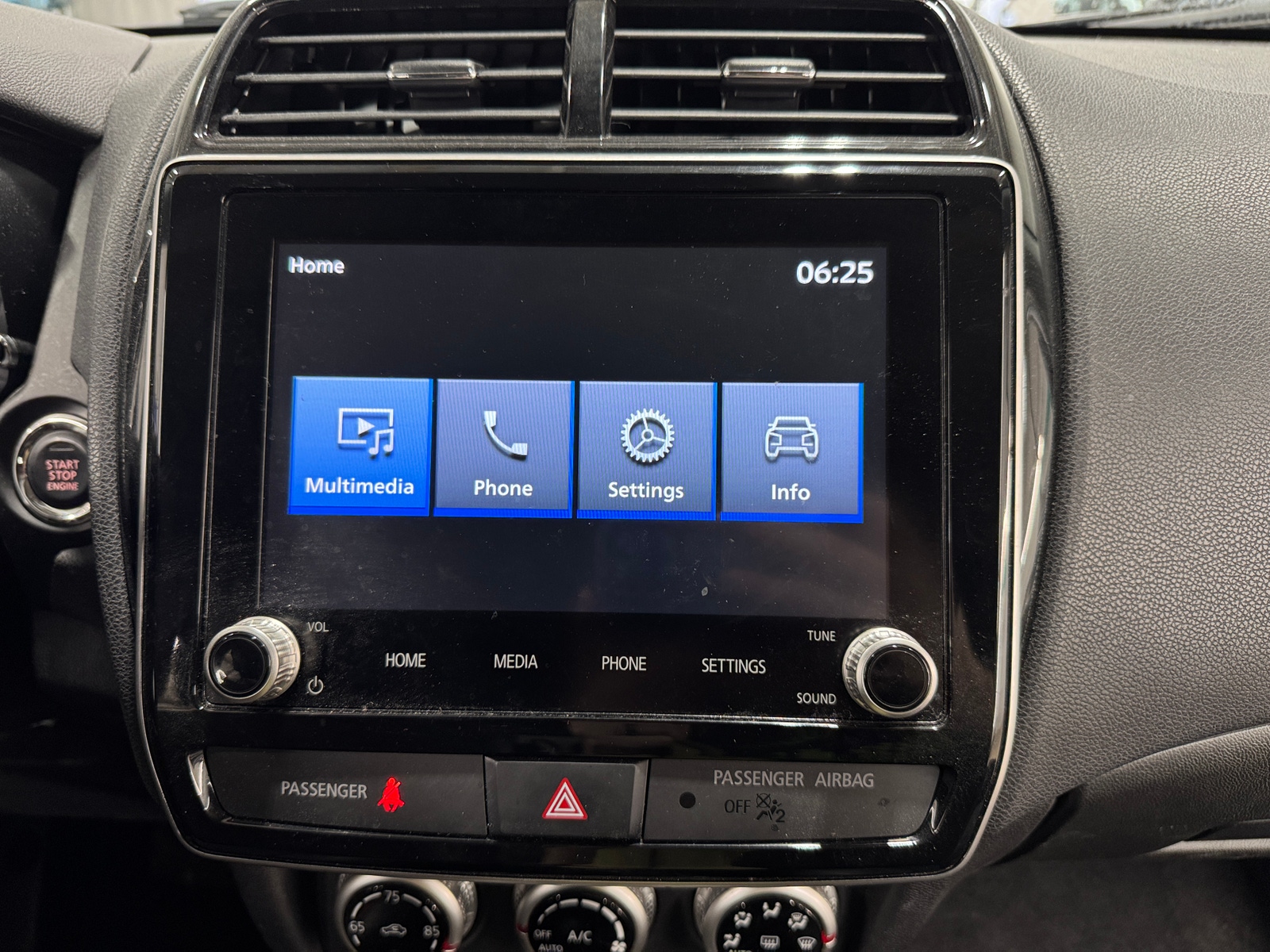 Thumbnail: 2023 Mitsubishi Outlander Sport - 3