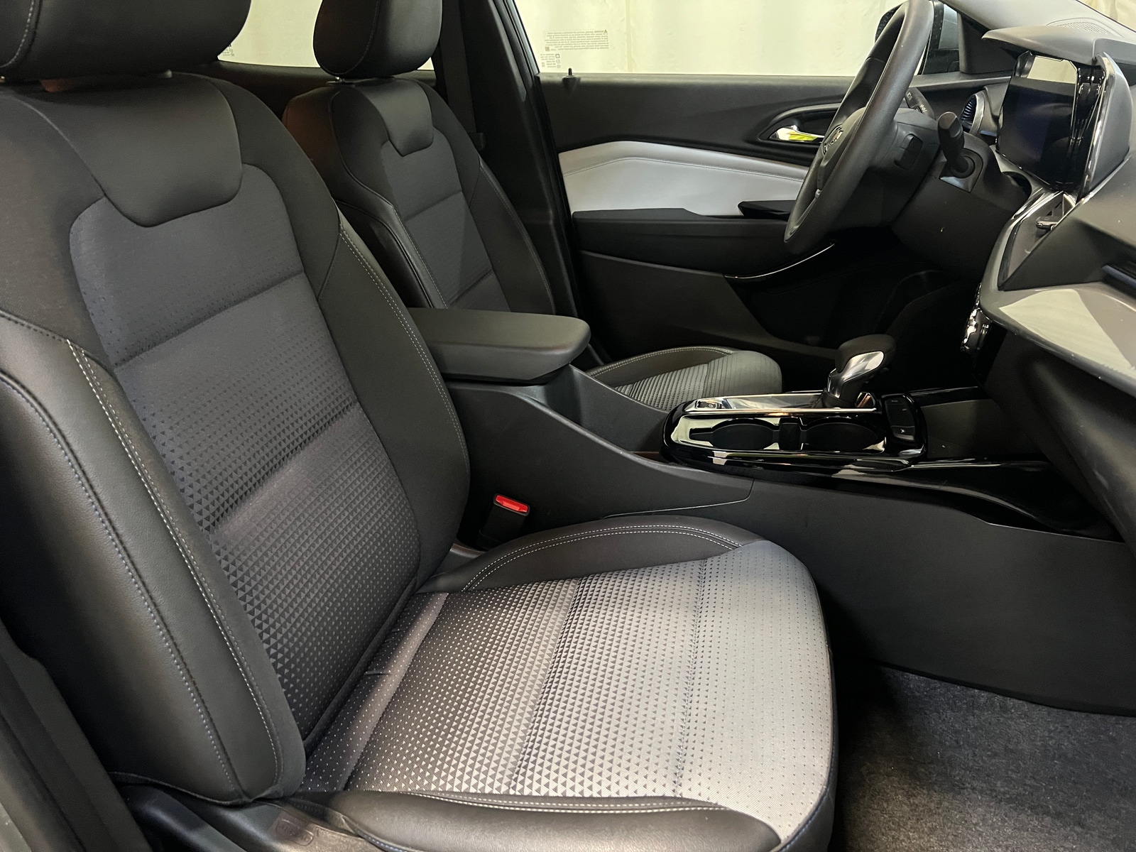 Thumbnail: 2025 Chevrolet Trax - 2