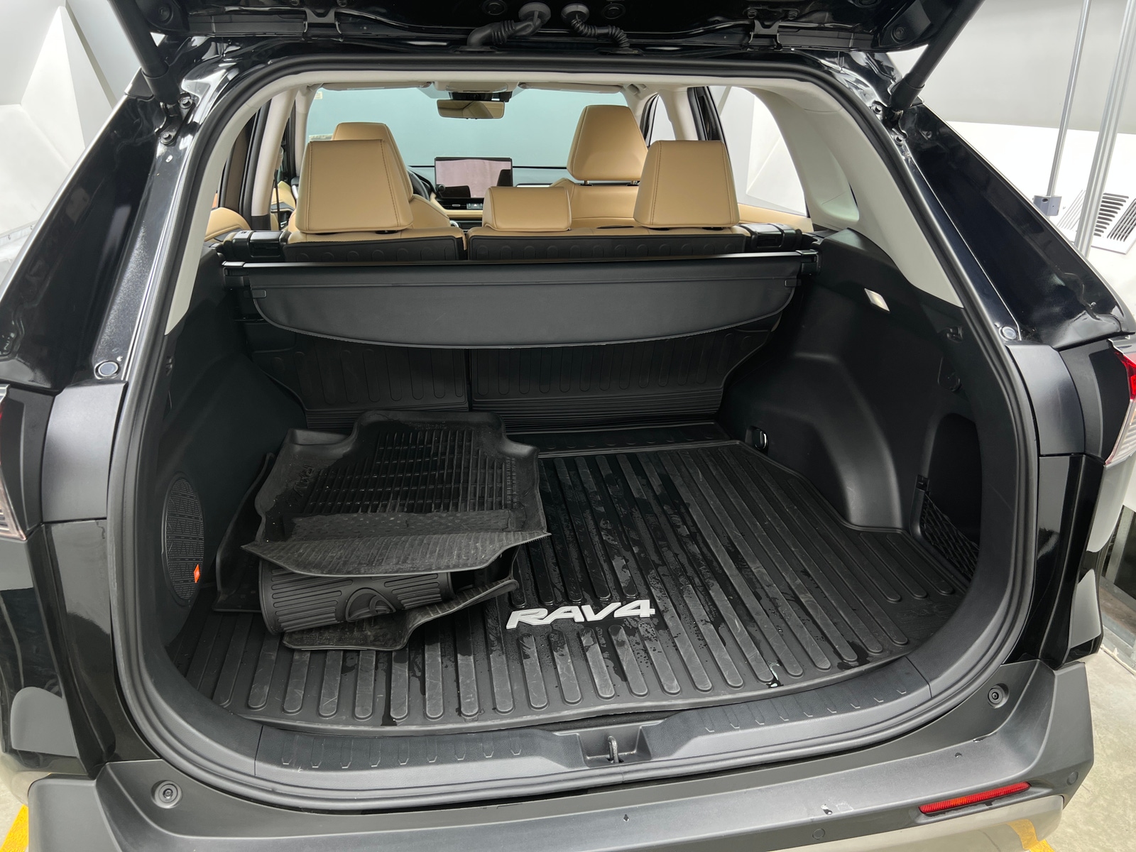 Thumbnail: 2025 Toyota RAV4 - 6