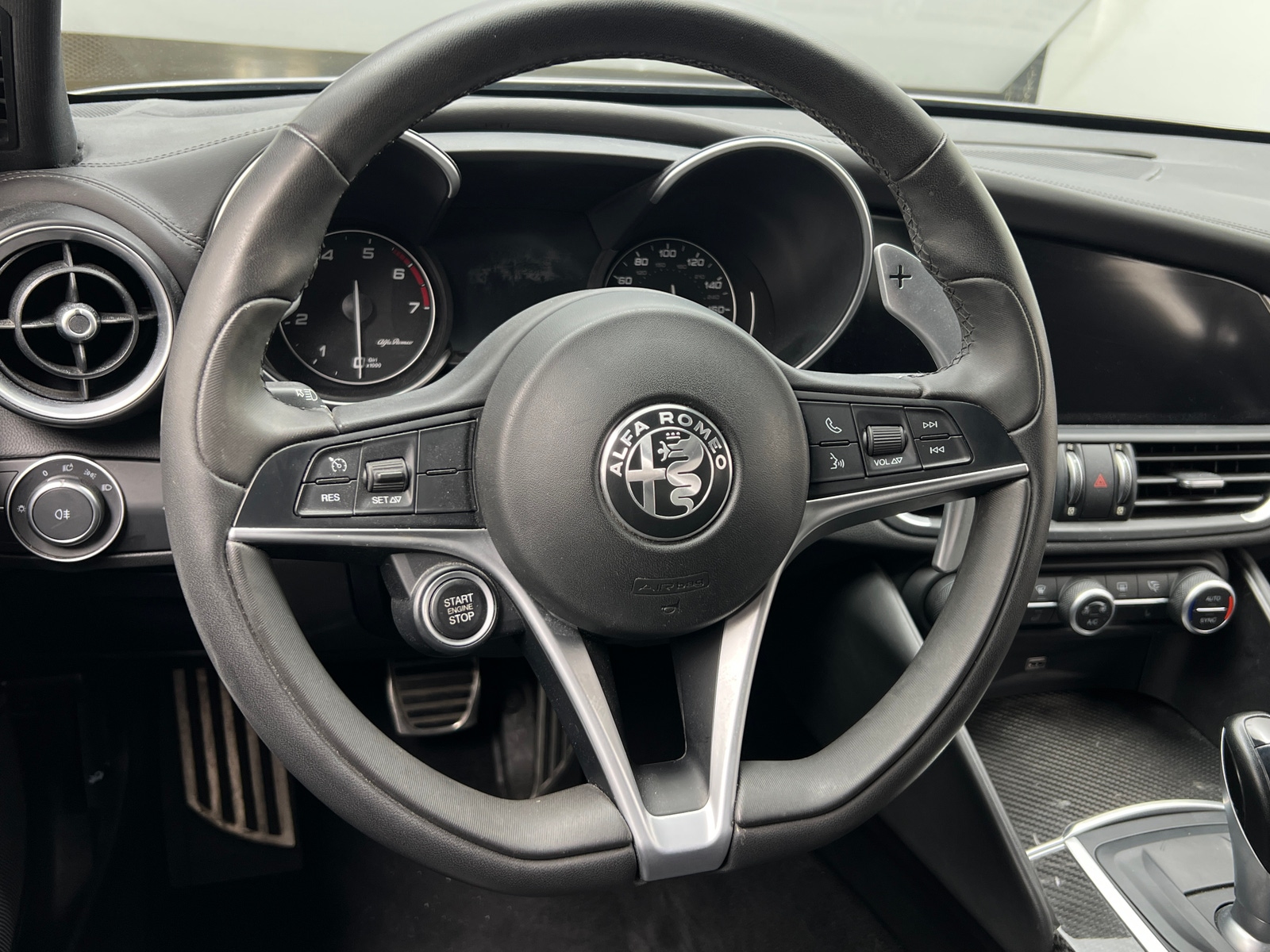 Thumbnail: 2019 Alfa Romeo Giulia - 4
