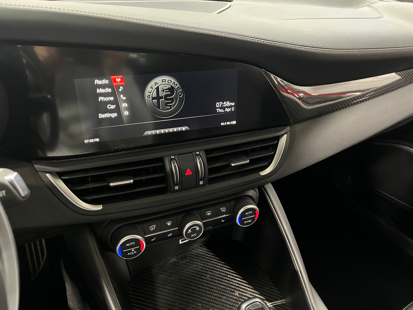 Thumbnail: 2019 Alfa Romeo Giulia - 3