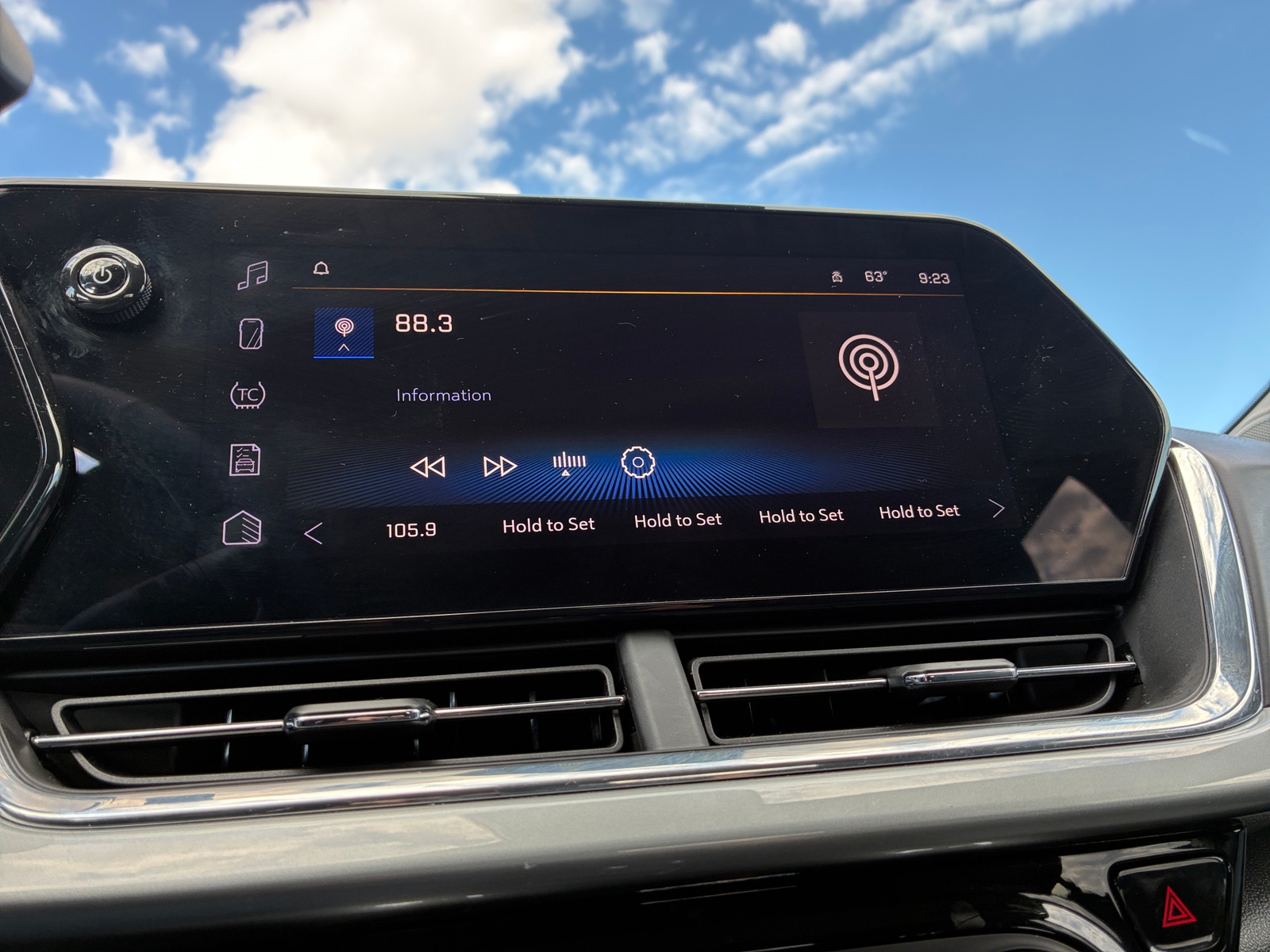 Thumbnail: 2025 Chevrolet Trax - 4