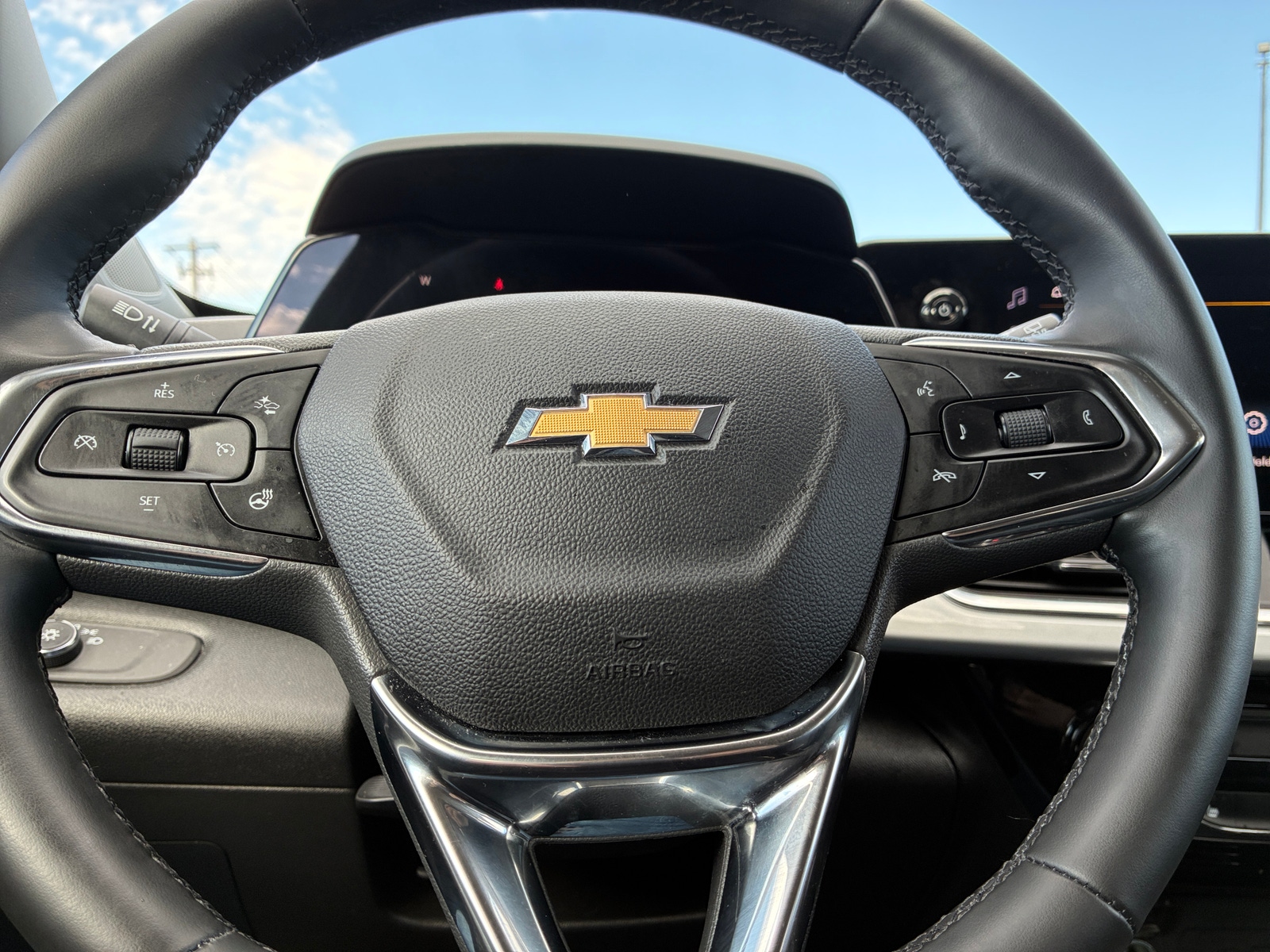 Thumbnail: 2025 Chevrolet Trax - 5