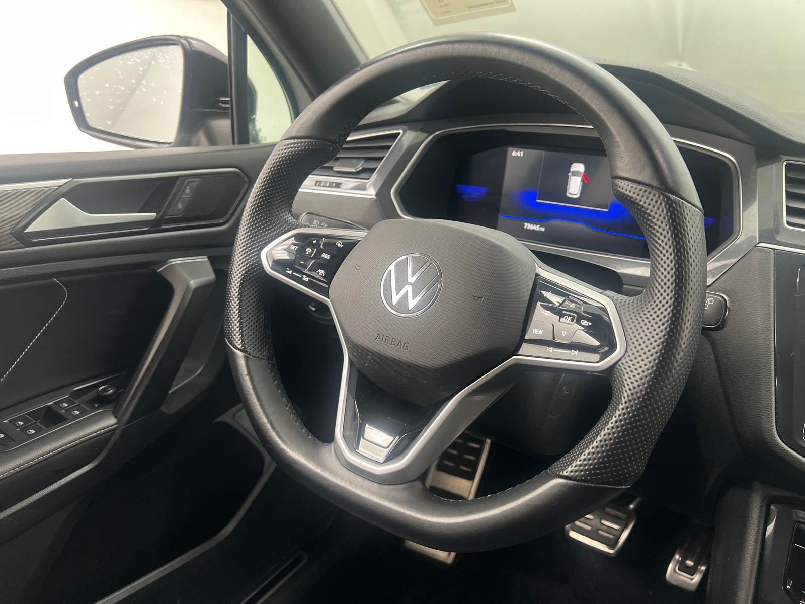 Thumbnail: 2022 Volkswagen Tiguan - 4