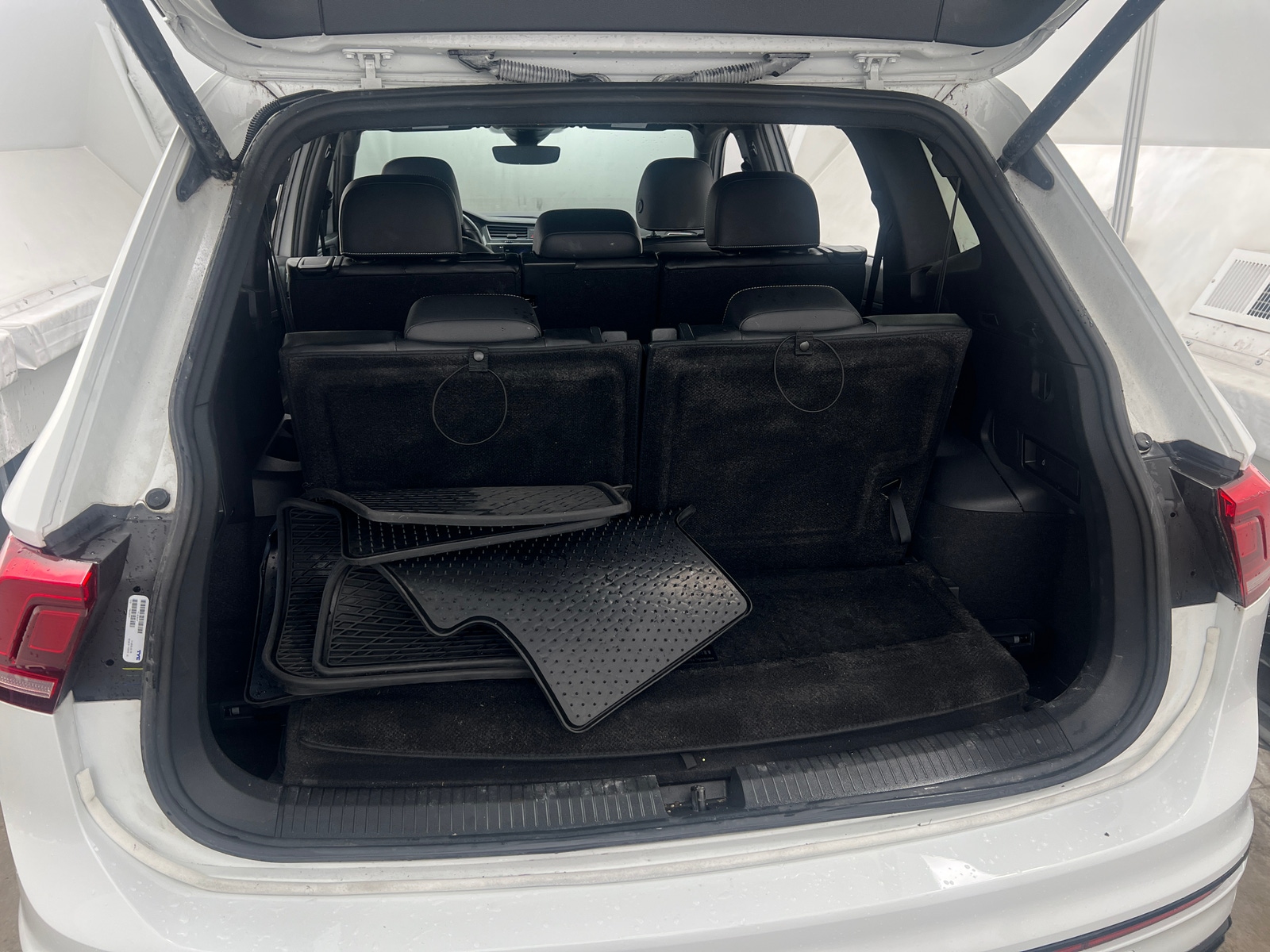 Thumbnail: 2022 Volkswagen Tiguan - 6