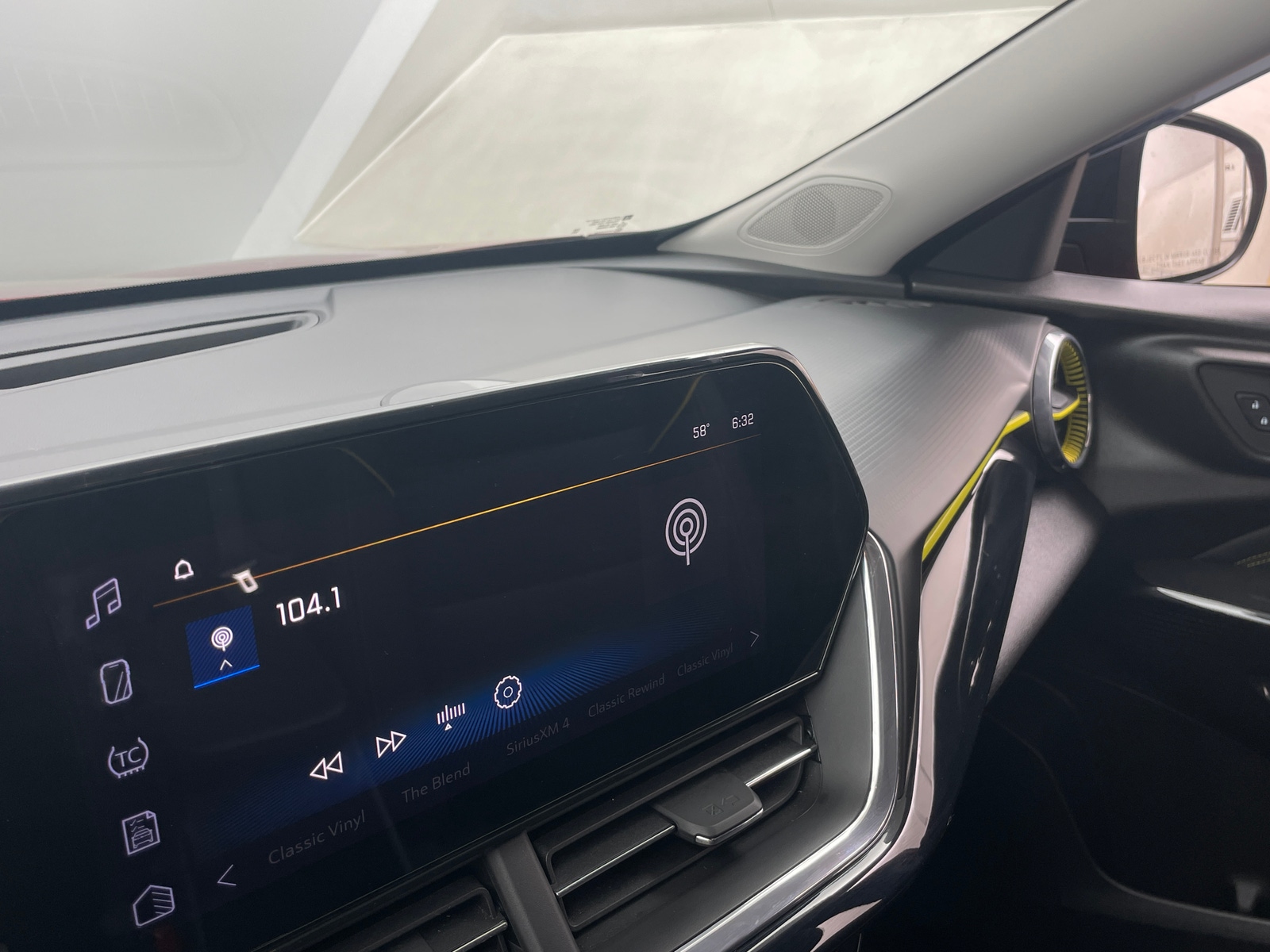 Thumbnail: 2024 Chevrolet Trax - 3