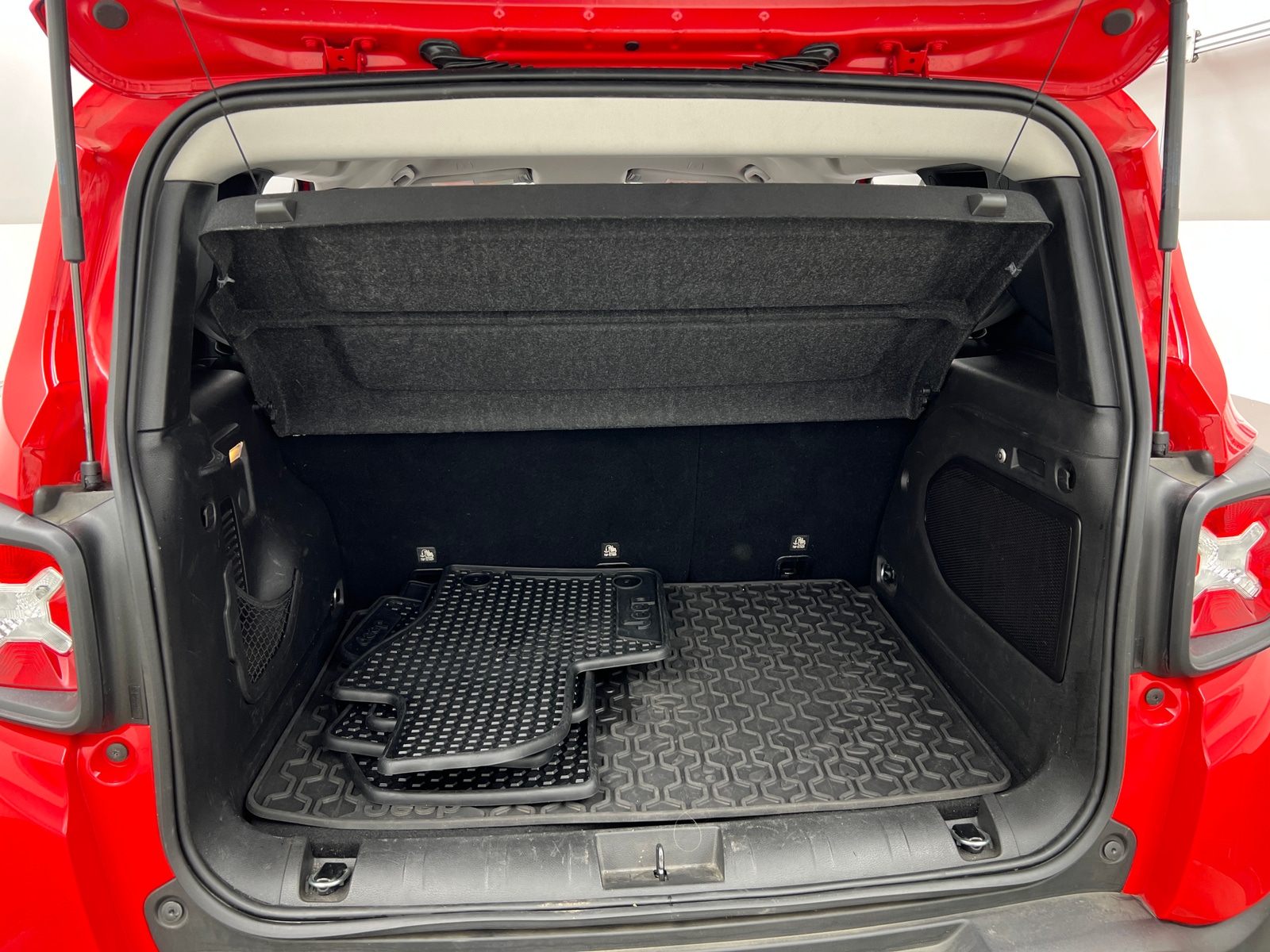 Thumbnail: 2019 Jeep Renegade - 7