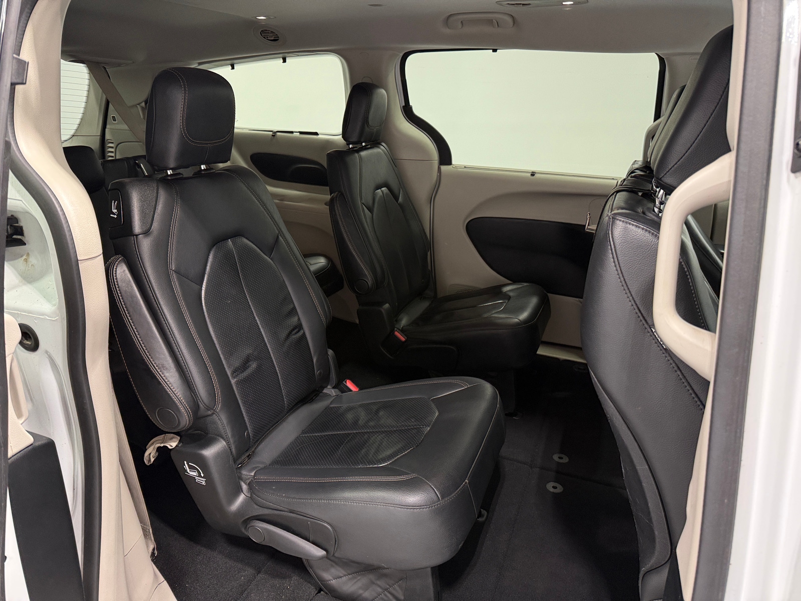 Thumbnail: 2018 Chrysler Pacifica - 5