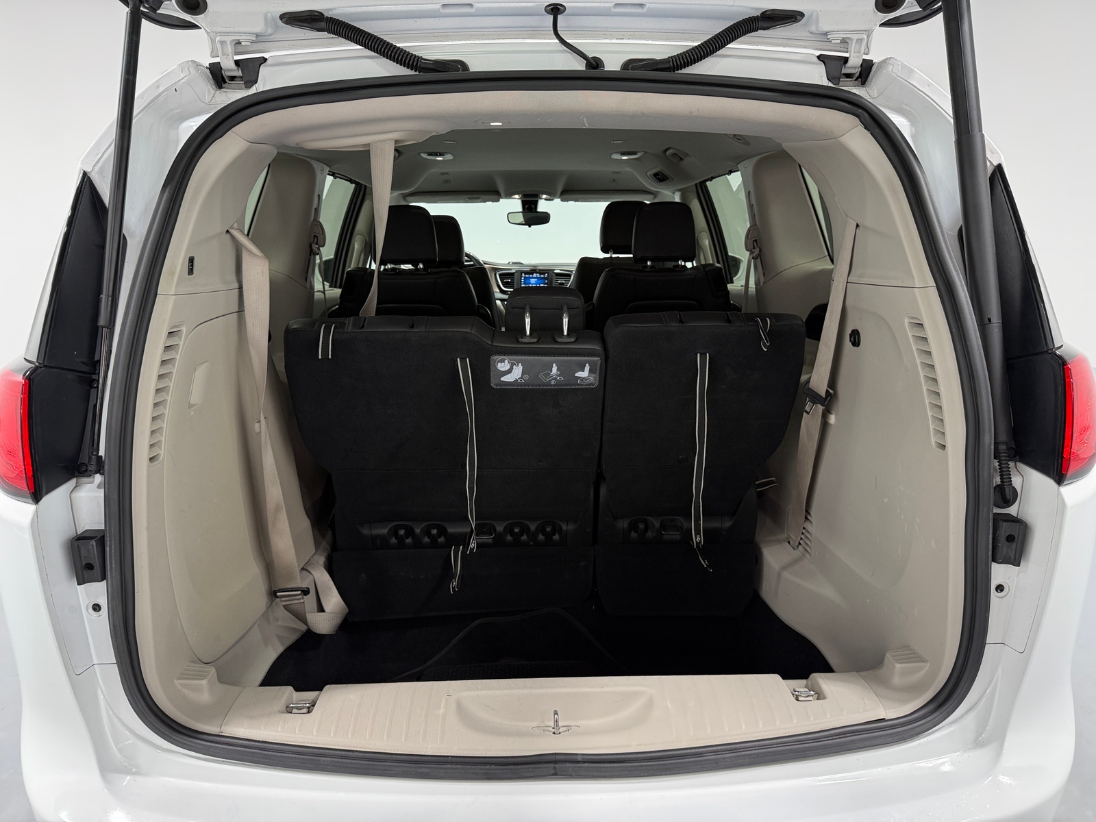 Thumbnail: 2018 Chrysler Pacifica - 6