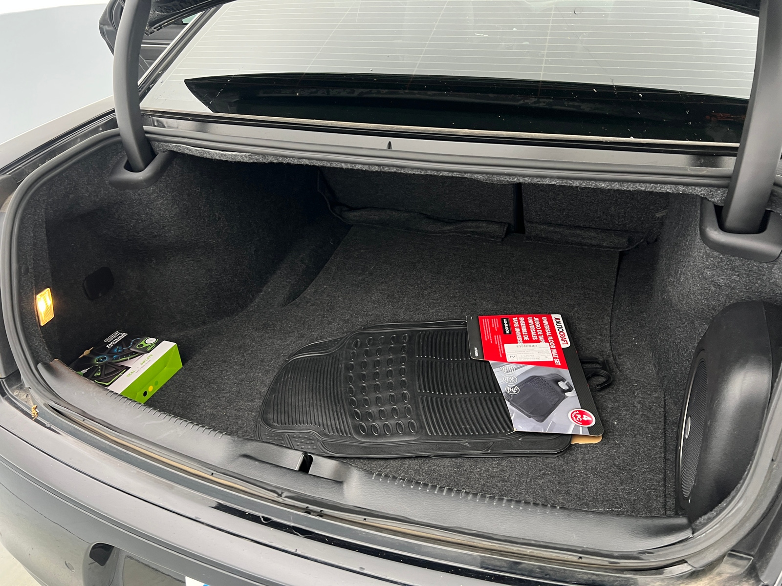 Thumbnail: 2023 Chrysler 300 - 6