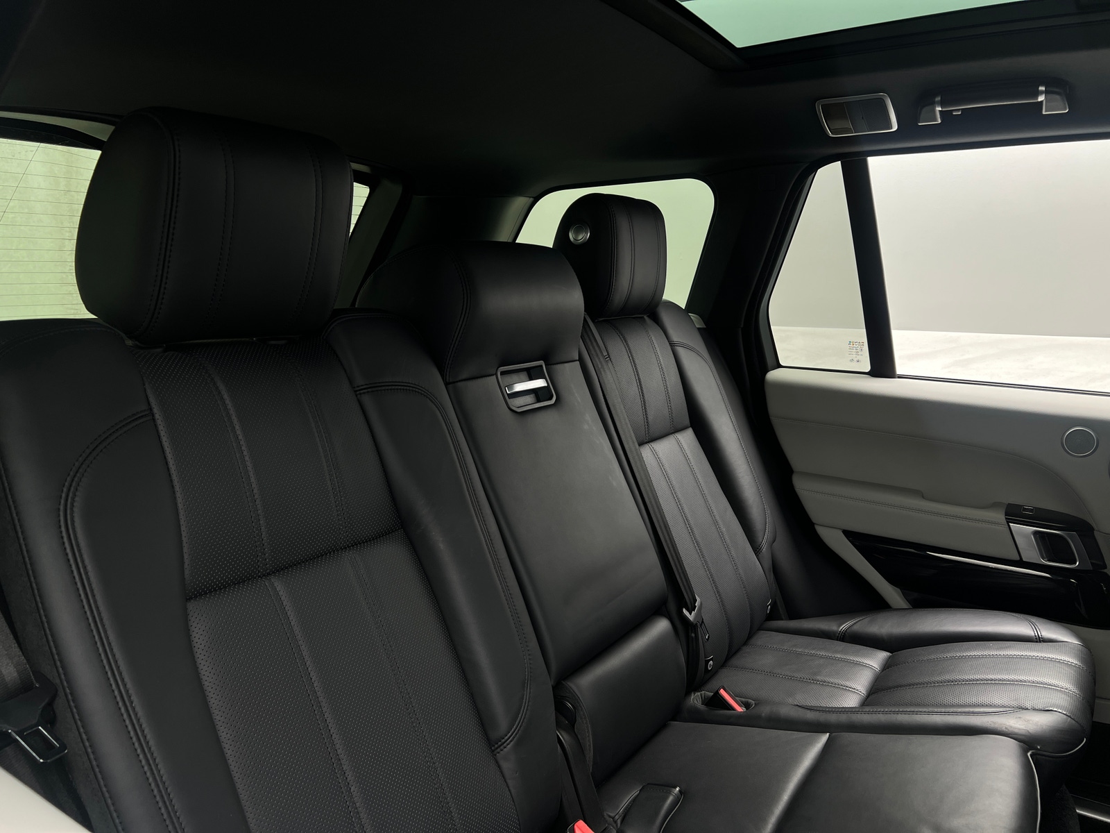 Thumbnail: 2016 Land Rover Range Rover - 5