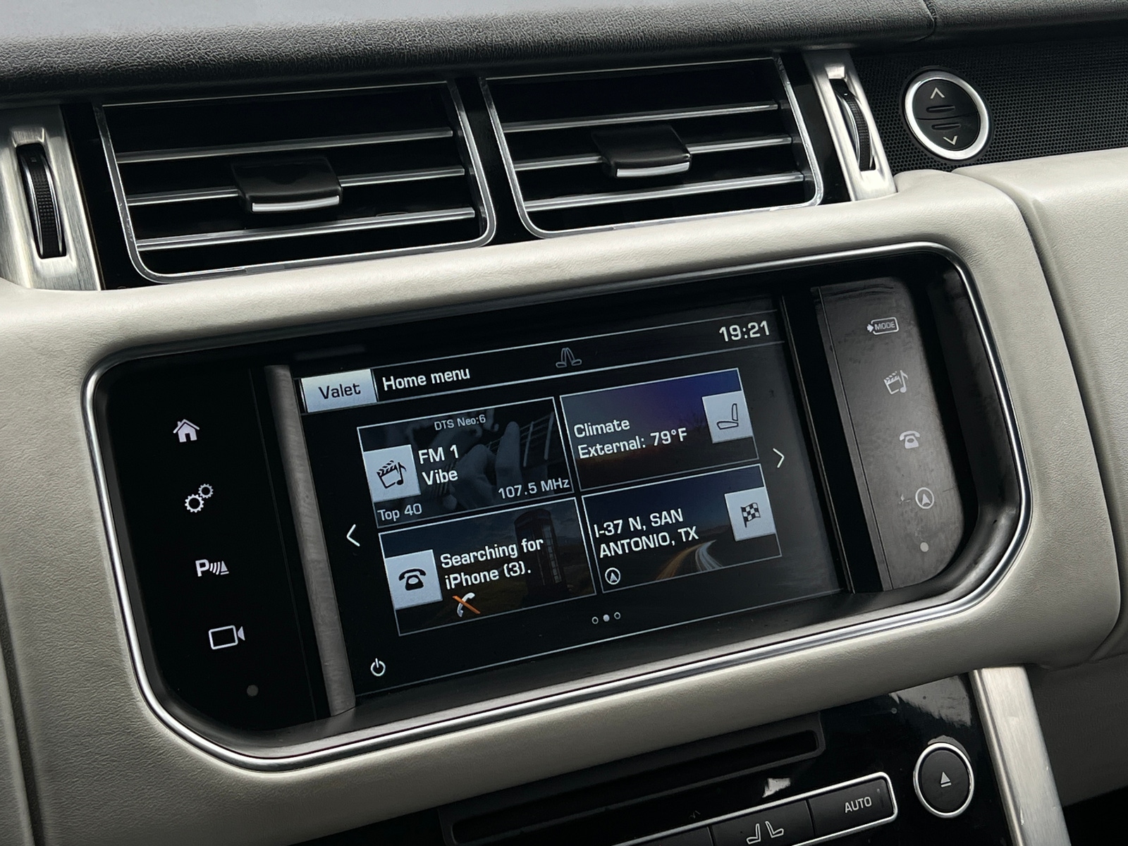 Thumbnail: 2016 Land Rover Range Rover - 3