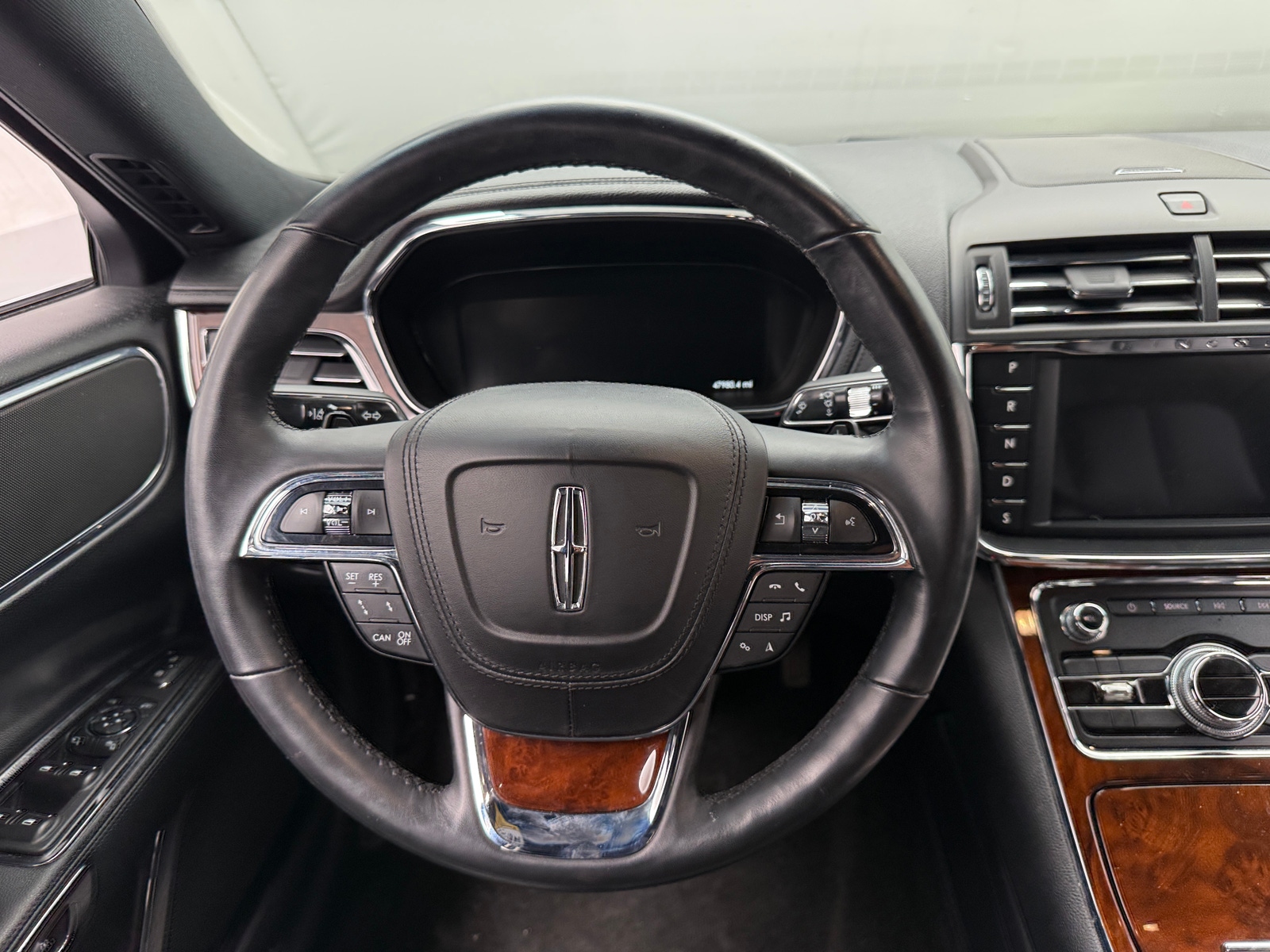 Thumbnail: 2019 Lincoln Continental - 4